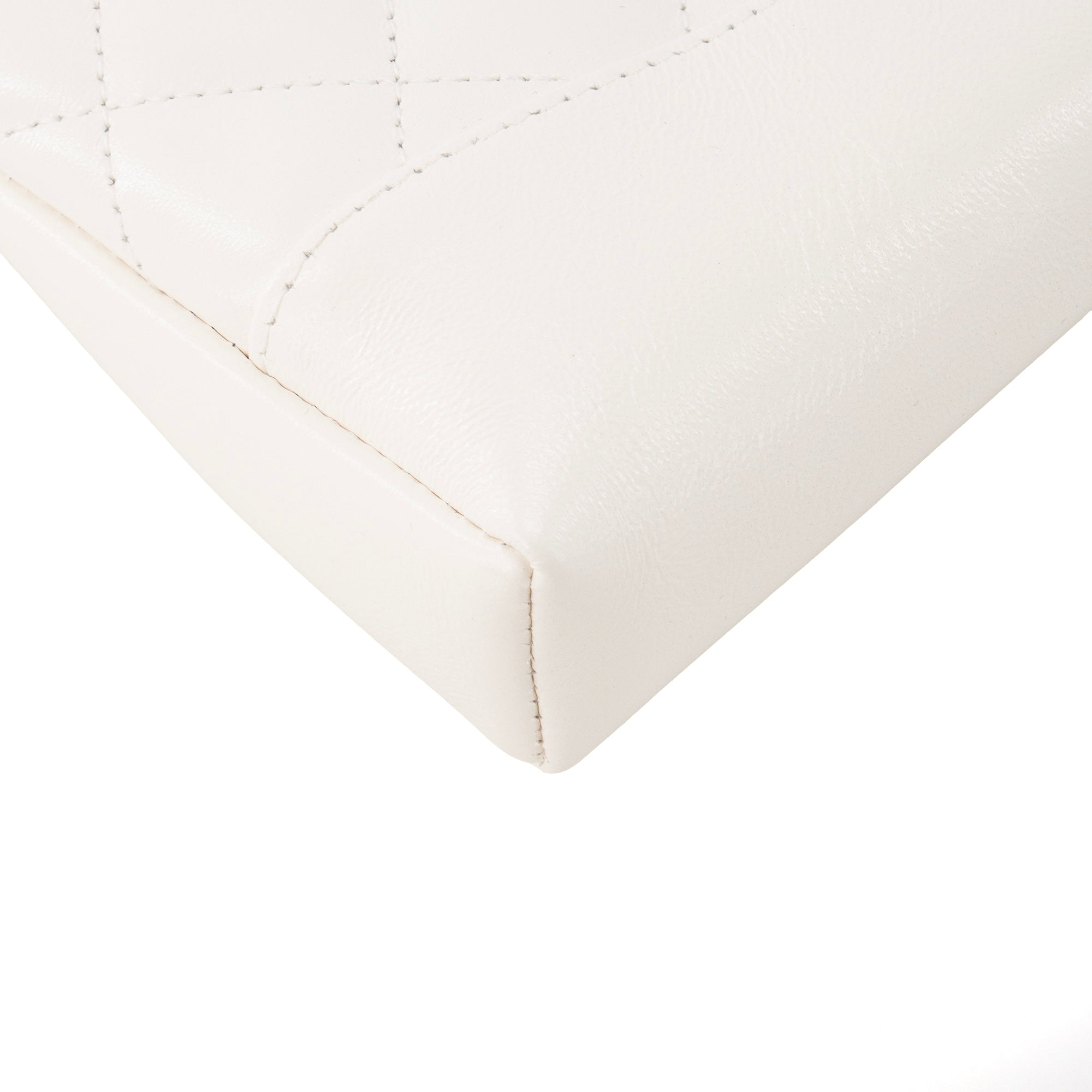 CHANEL - Sac à bandoulière Chanel 31 en cuir lisse blanc