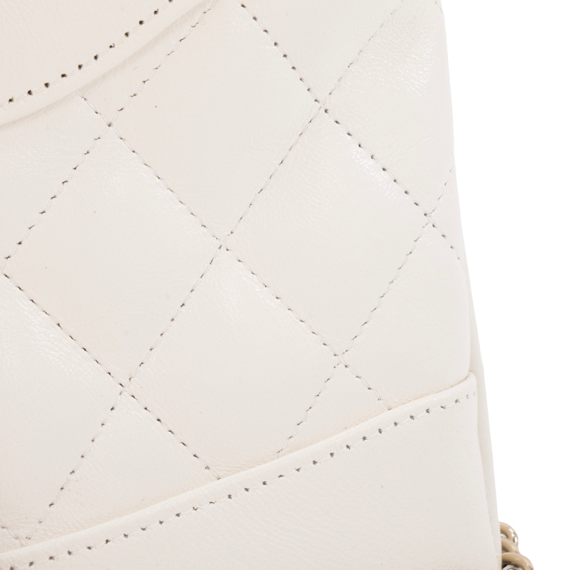 CHANEL - Sac à bandoulière Chanel 31 en cuir lisse blanc