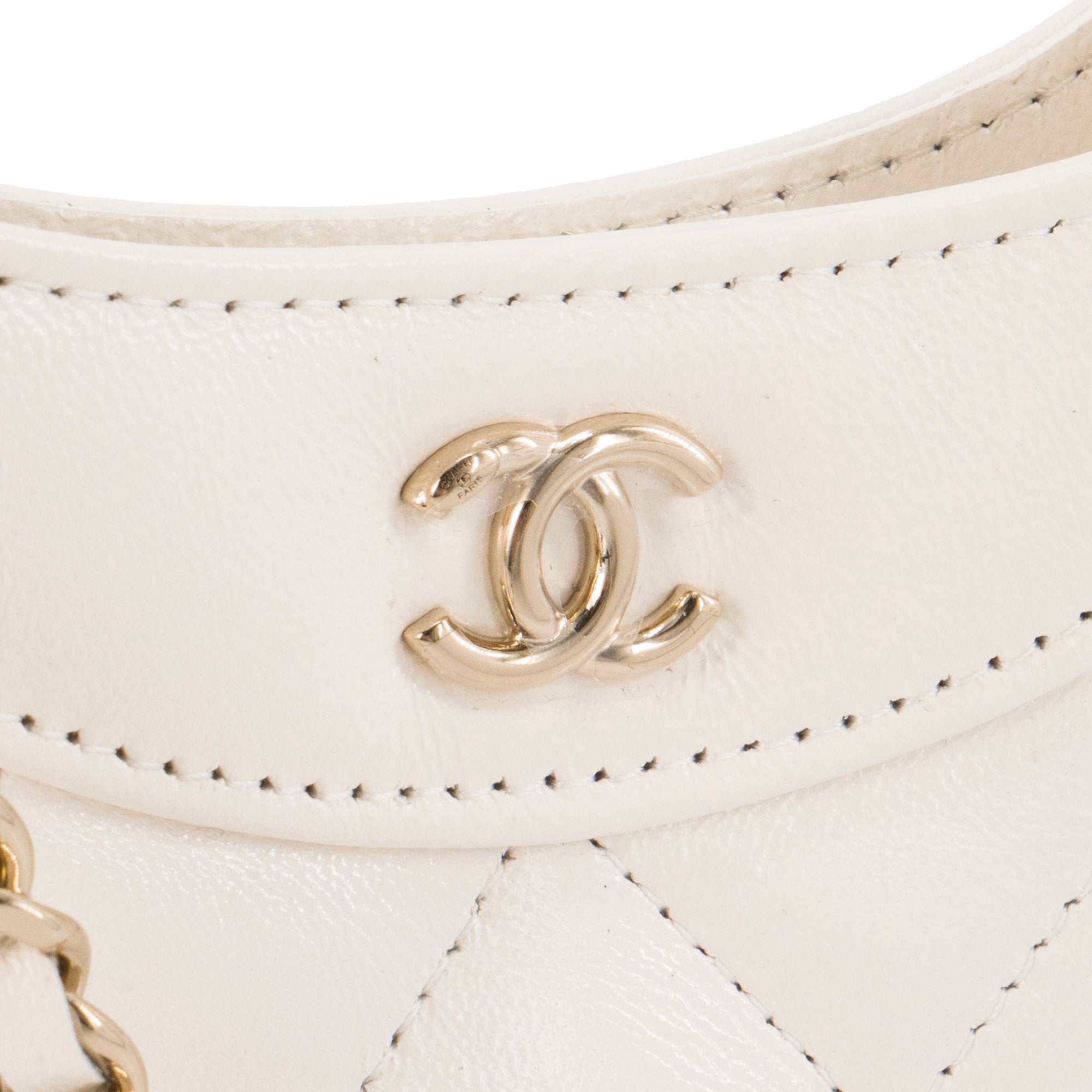 CHANEL - Sac à bandoulière Chanel 31 en cuir lisse blanc