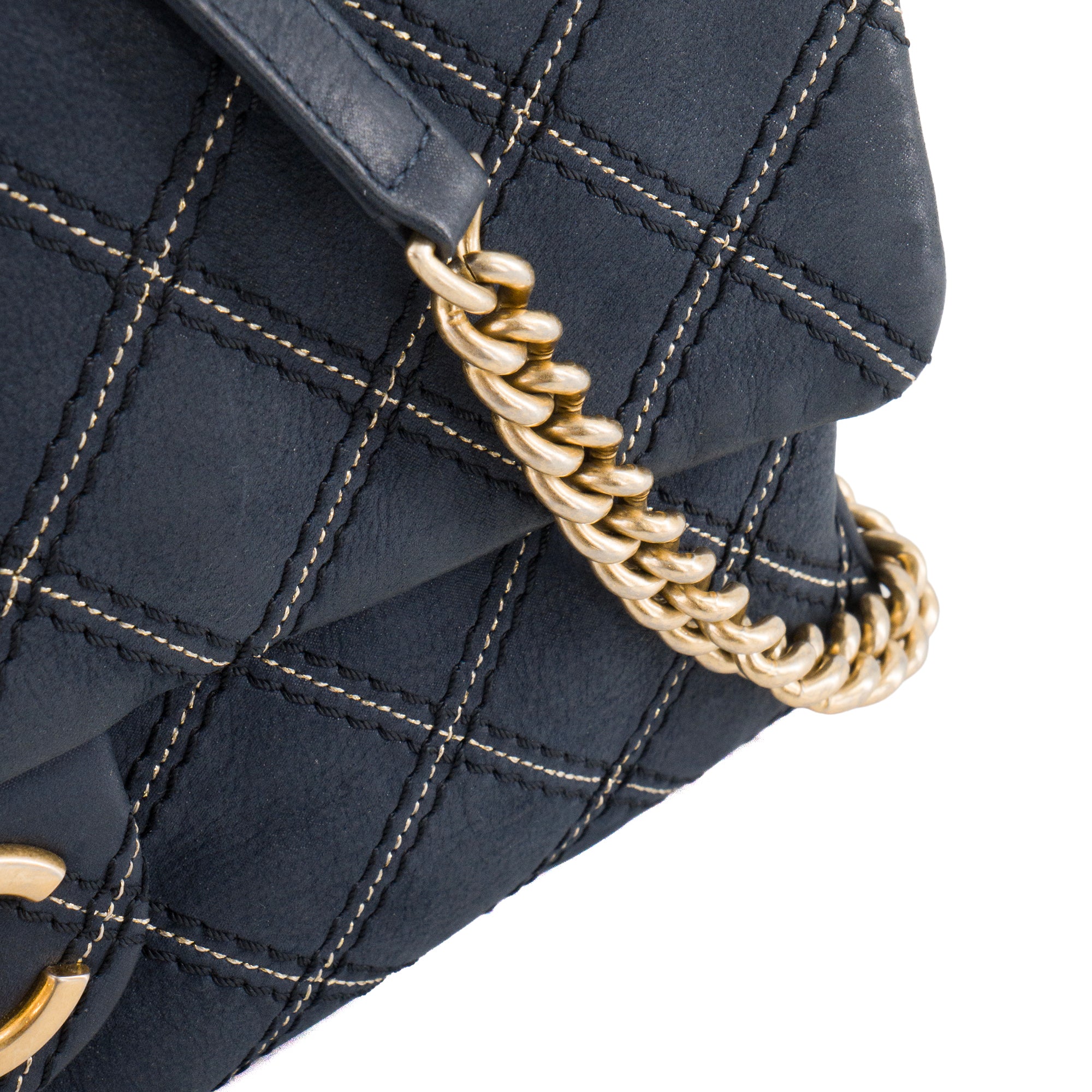 CHANEL - Sac à bandoulière Chanel en cuir bleu marine iridescent édition limitée