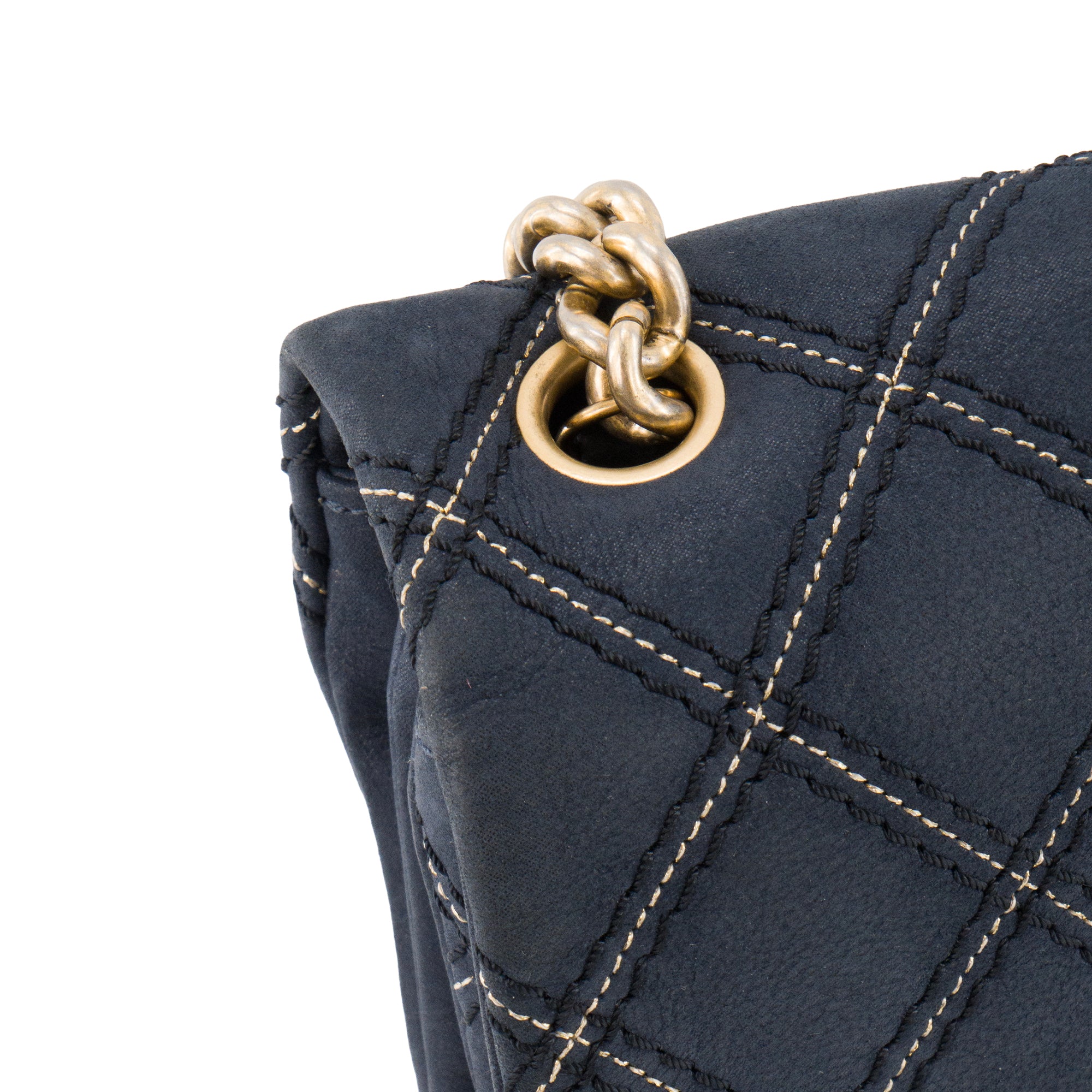 CHANEL - Sac à bandoulière Chanel en cuir bleu marine iridescent édition limitée