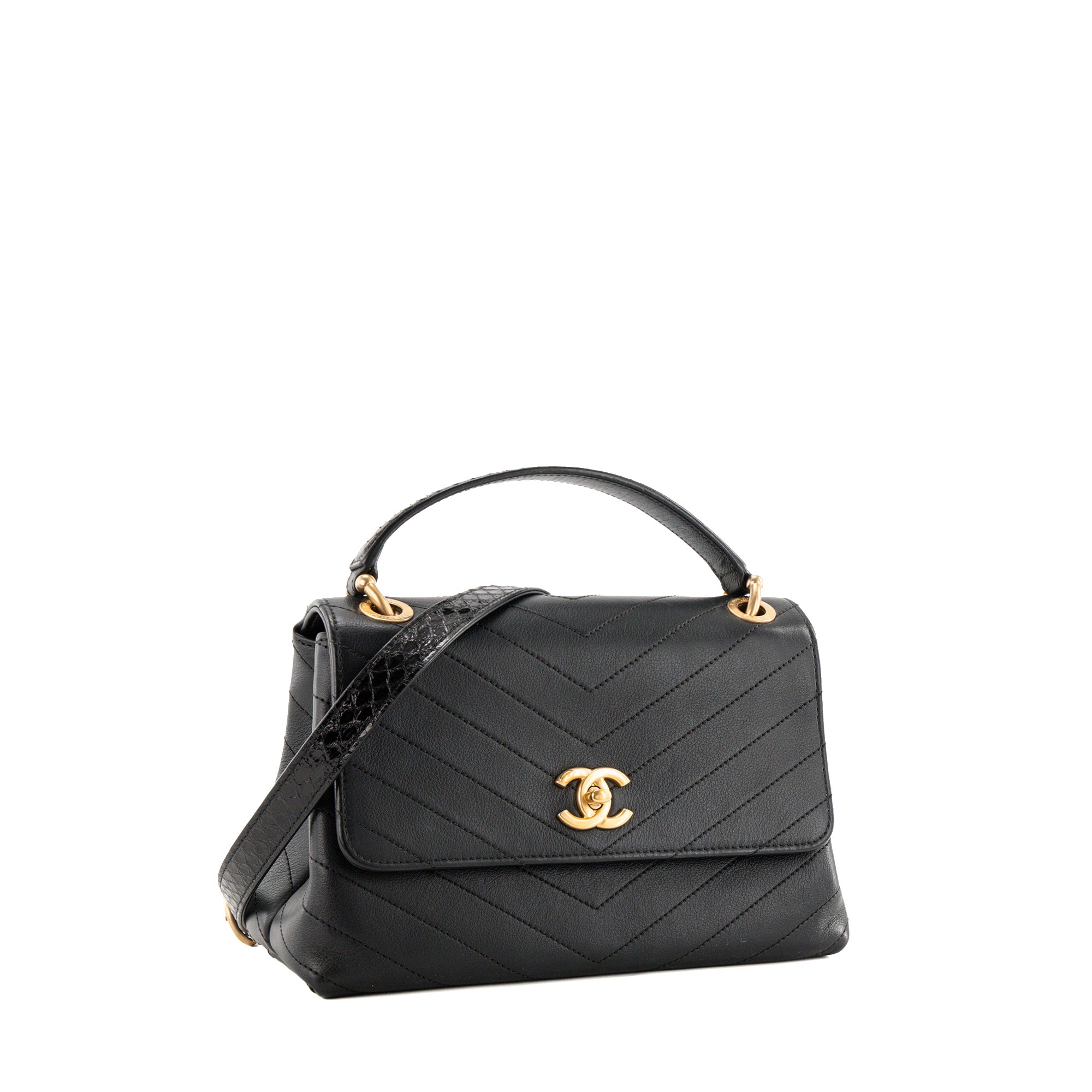 CHANEL - Sac à bandoulière Chevron Chic Top Handle Flap Bag Medium Chanel en cuir chevron et cuir exotique python noir