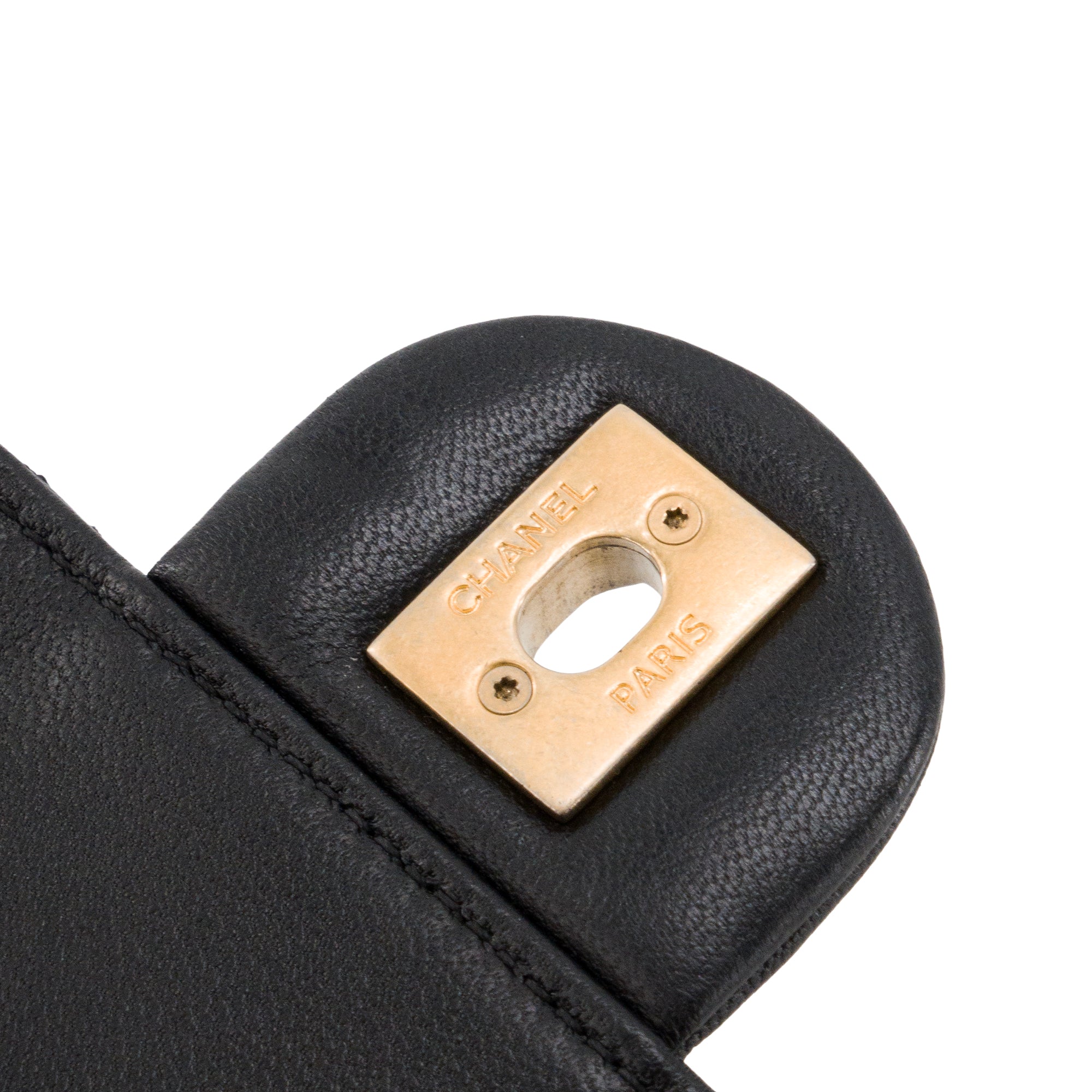 CHANEL - Sac à bandoulière Chic Pearls Chanel en cuir lisse noir édition limitée
