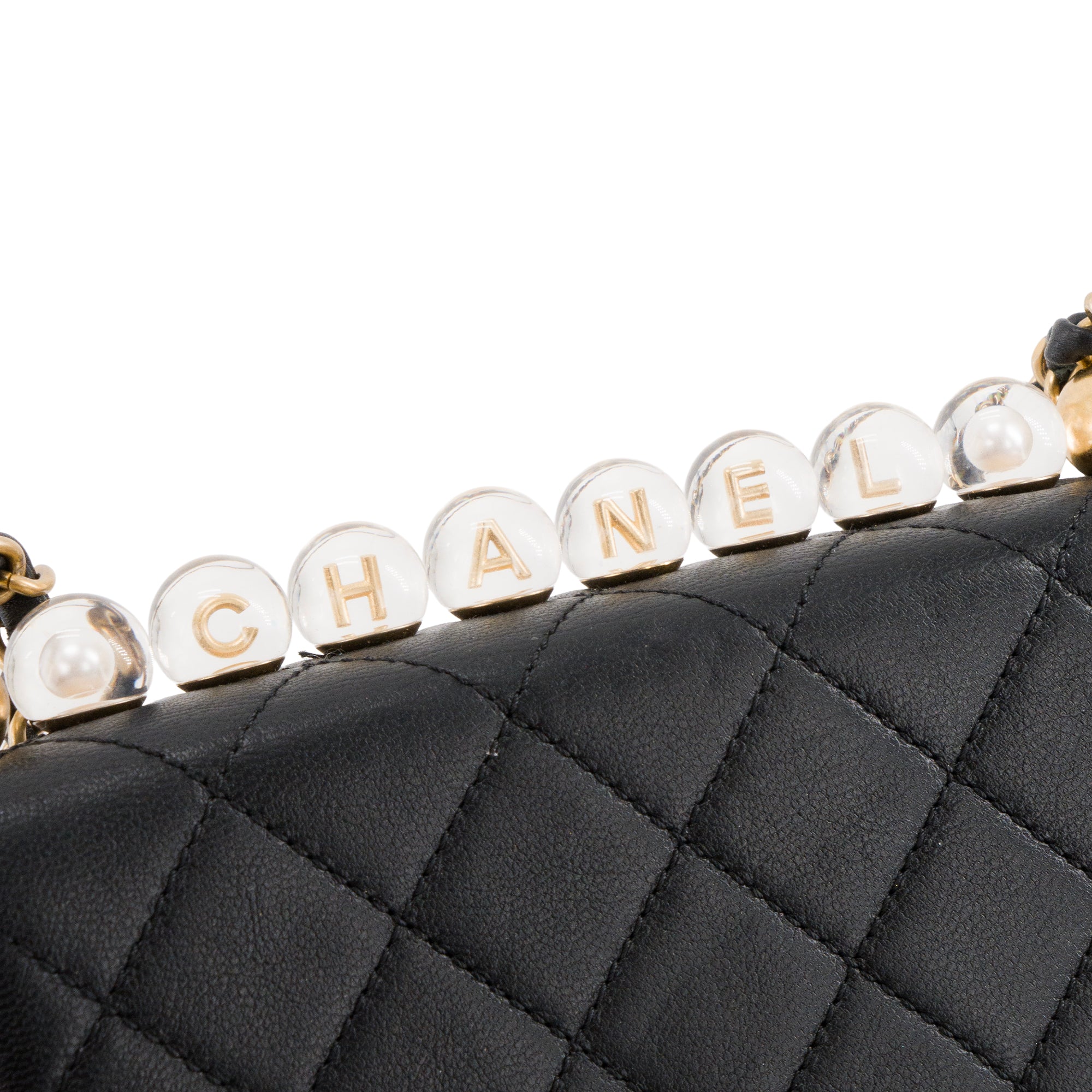 CHANEL - Sac à bandoulière Chic Pearls Chanel en cuir lisse noir édition limitée