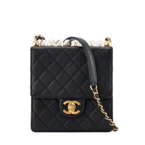 CHANEL - Sac à bandoulière Chic Pearls Chanel en cuir lisse noir édition limitée