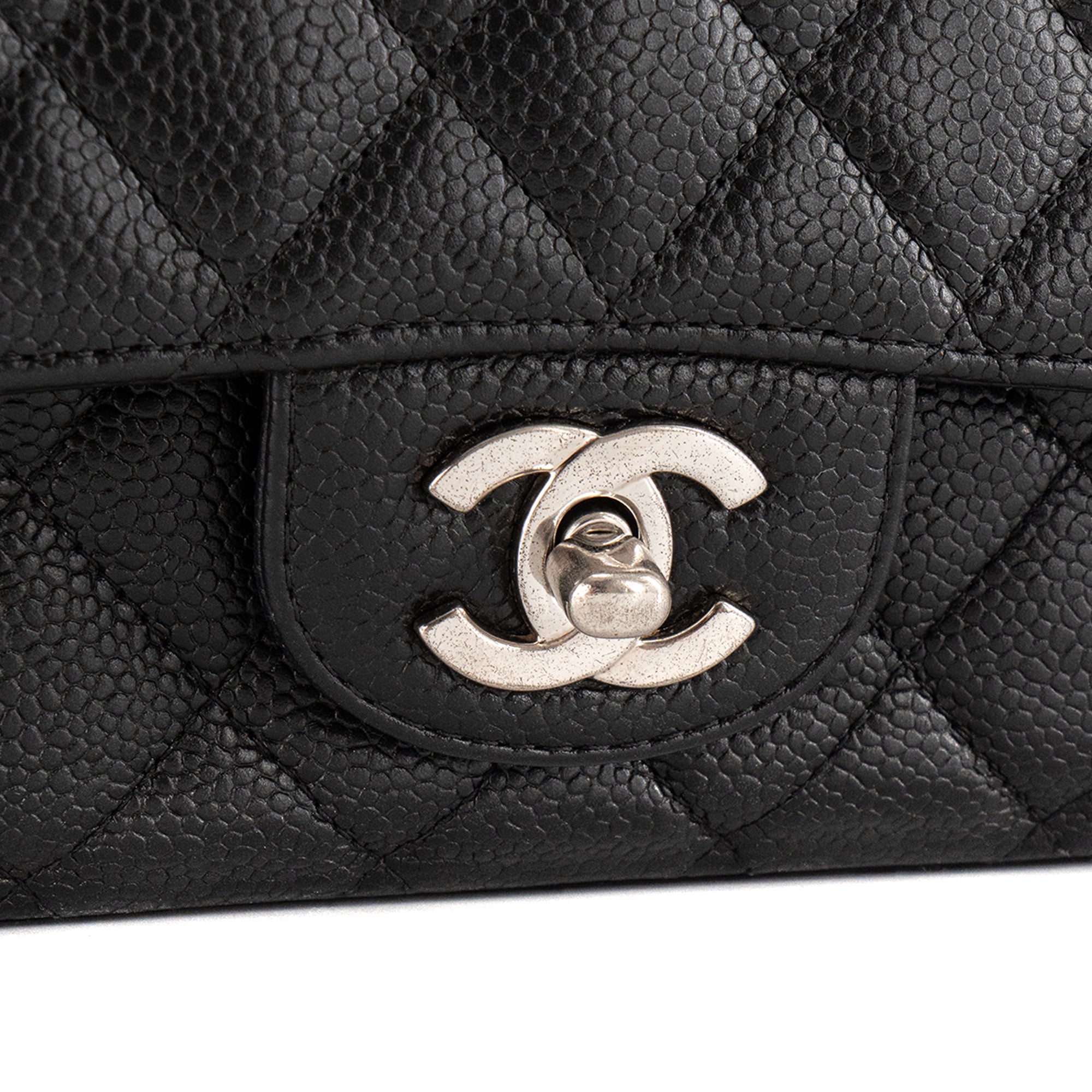 CHANEL - Sac à bandoulière Classique/Timeless 11.12 Chanel en cuir caviar noir