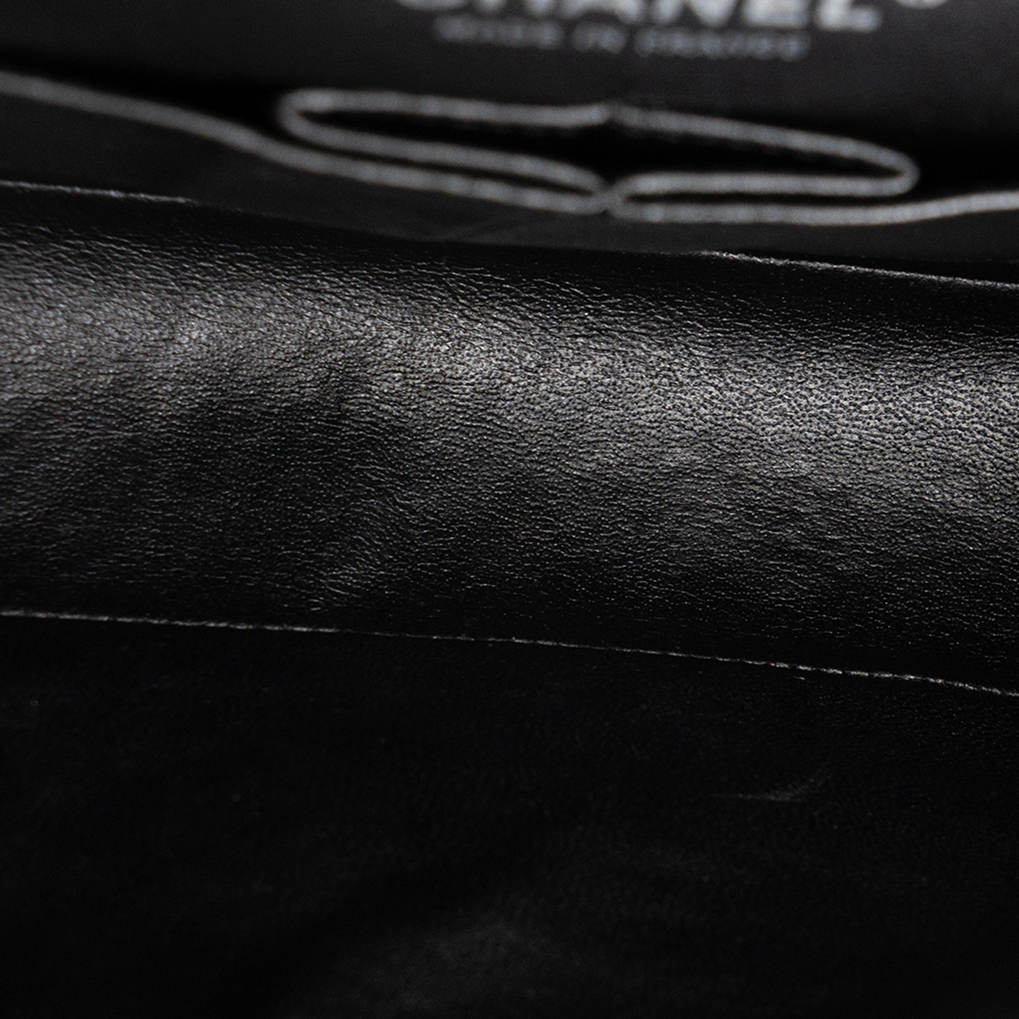 CHANEL - Sac à bandoulière Classique/Timeless 11.12 Chanel en cuir caviar noir