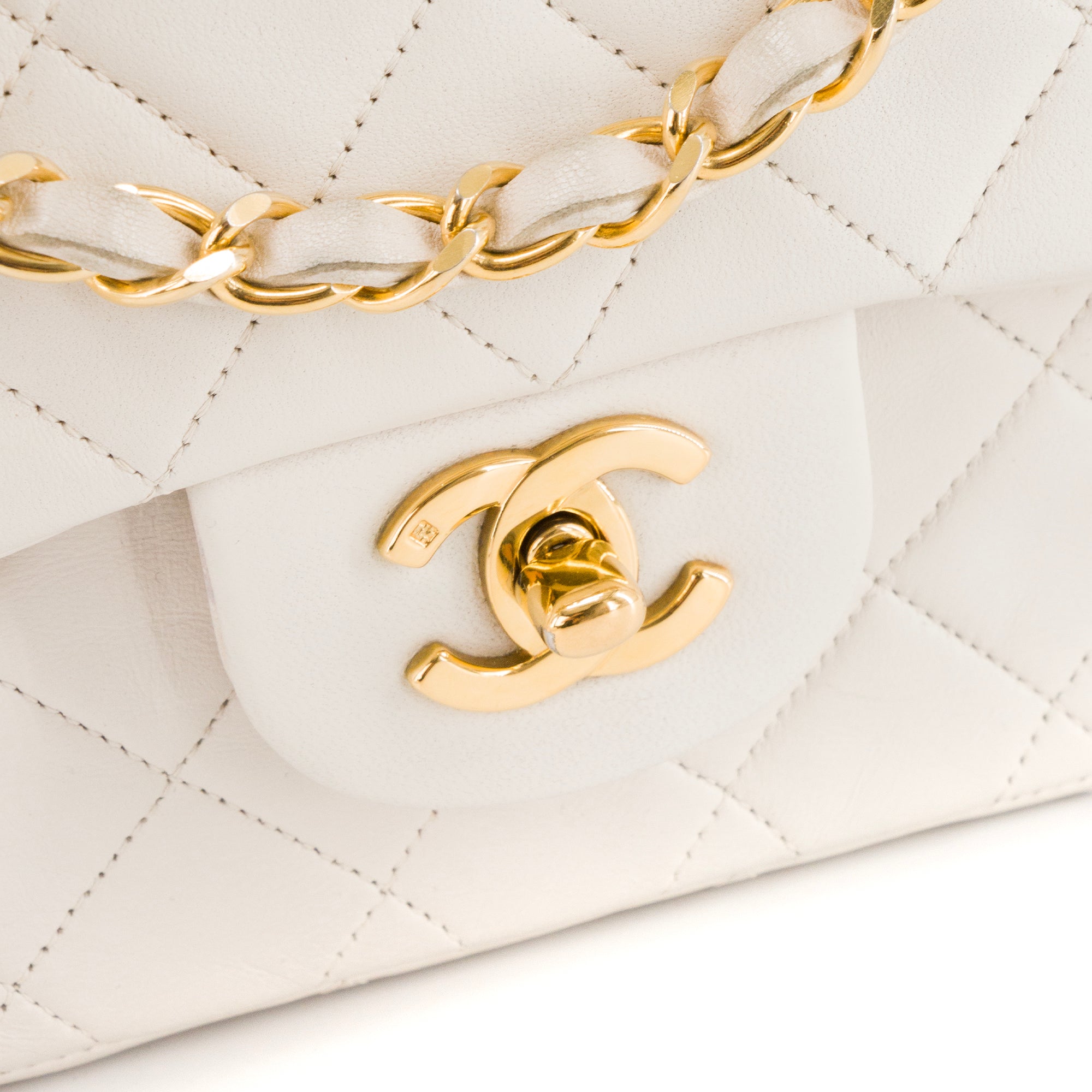 CHANEL - Sac à bandoulière Classique/Timeless 11.12 Chanel en cuir lisse blanc vintage