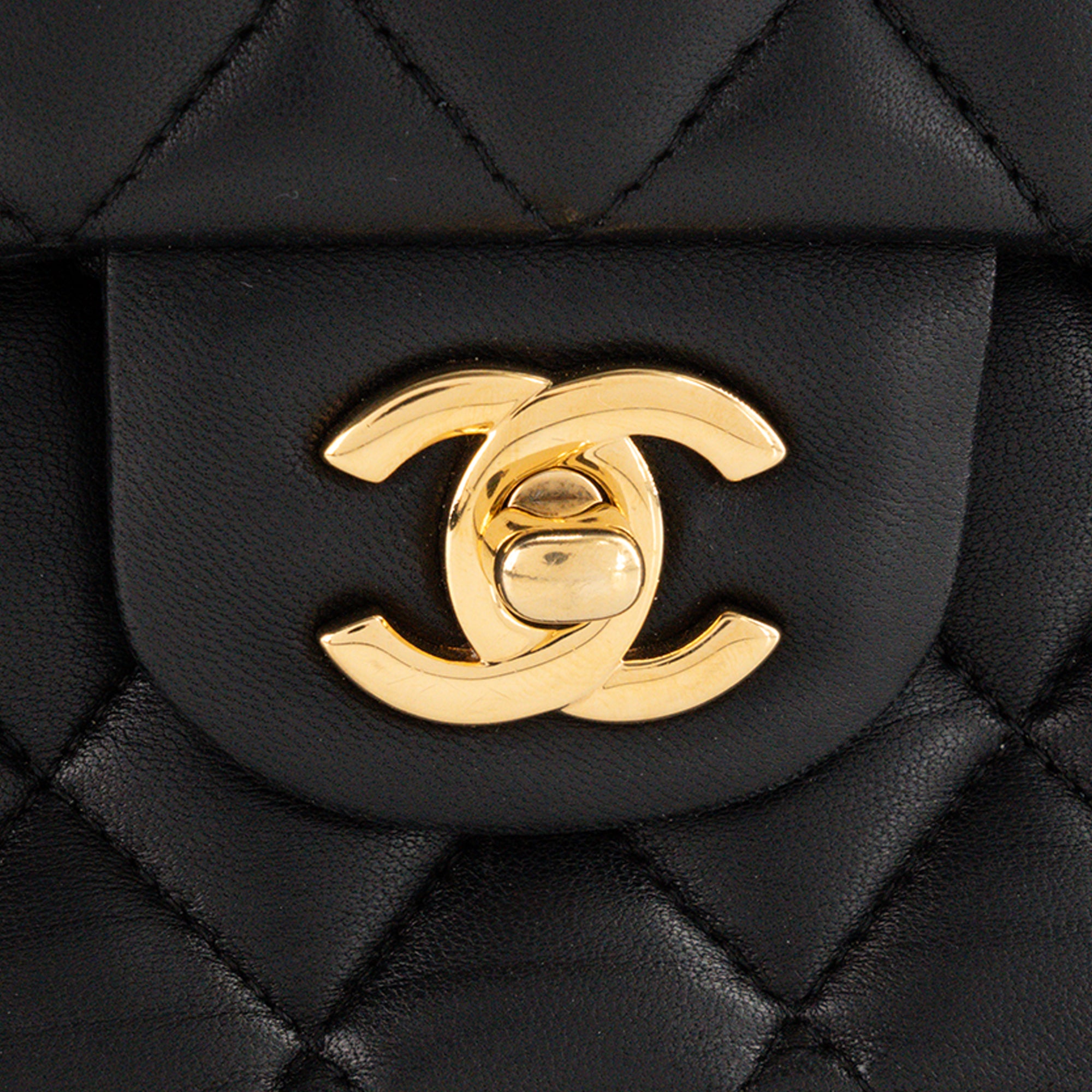 CHANEL - Sac à bandoulière Classique/Timeless 11.12 Chanel en cuir lisse noir