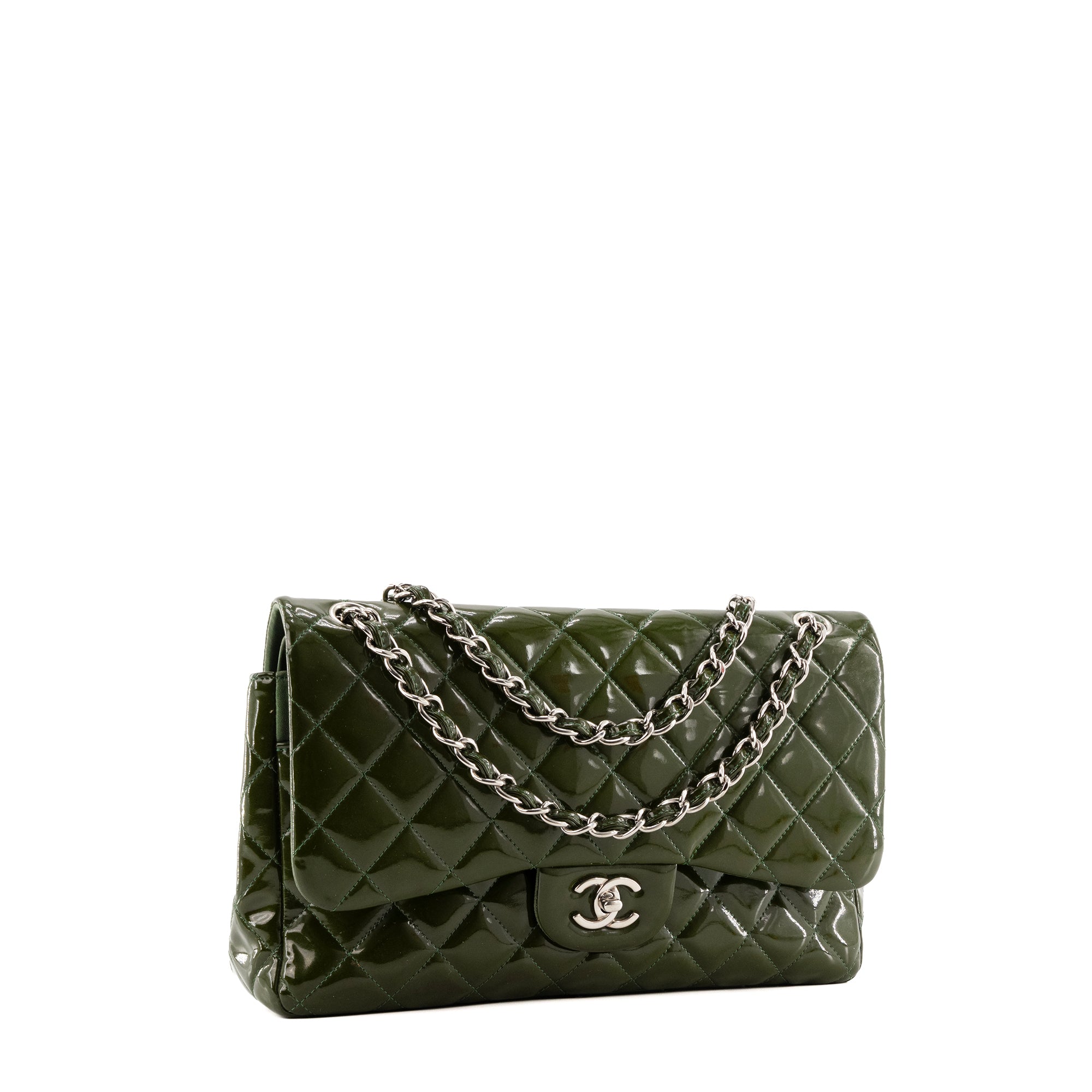 CHANEL - Sac à bandoulière Classique/Timeless Jumbo Chanel en cuir verni kaki