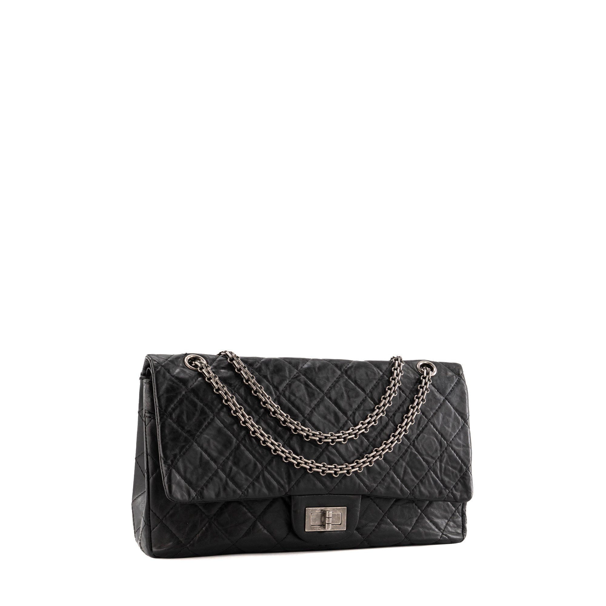 CHANEL - Sac à bandoulière 2.55 Chanel en cuir froissé noir