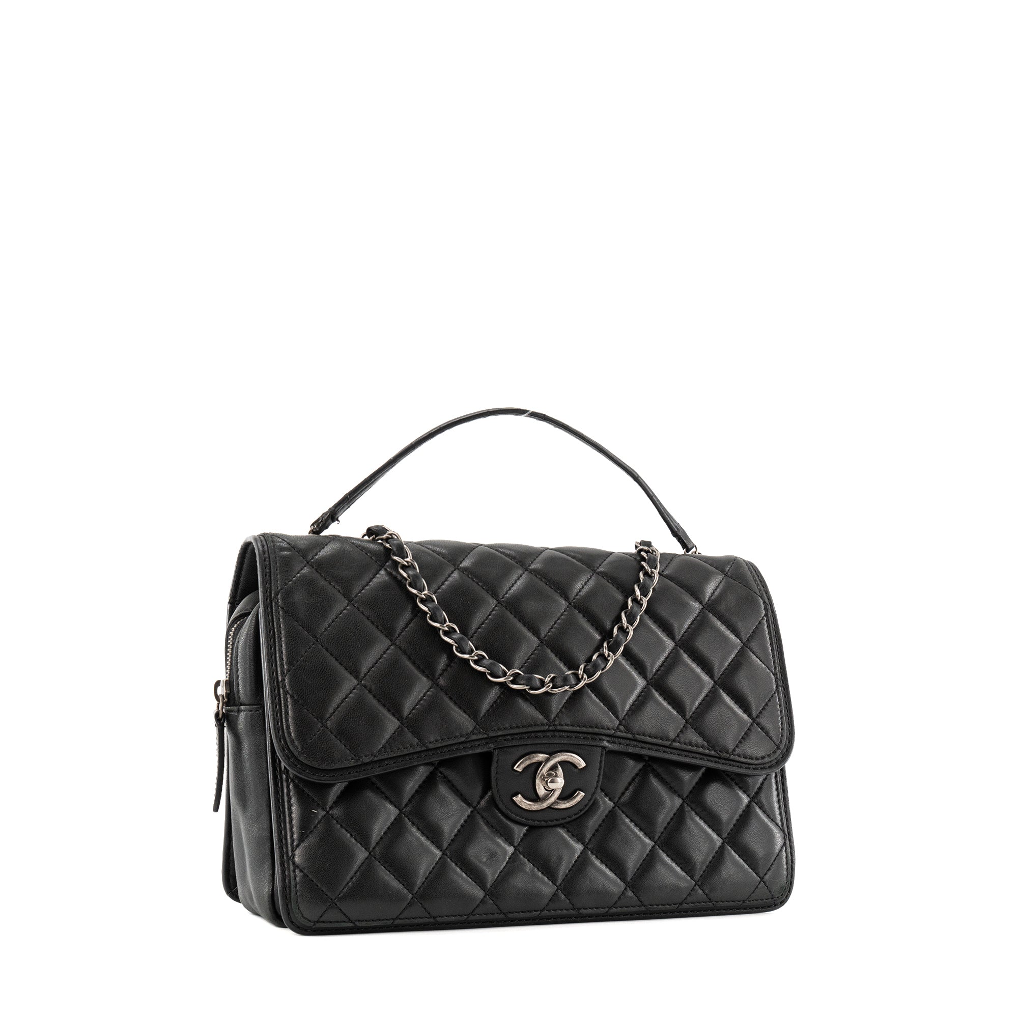 CHANEL - Sac à bandoulière Classique/Timeless Chanel en cuir lisse noir