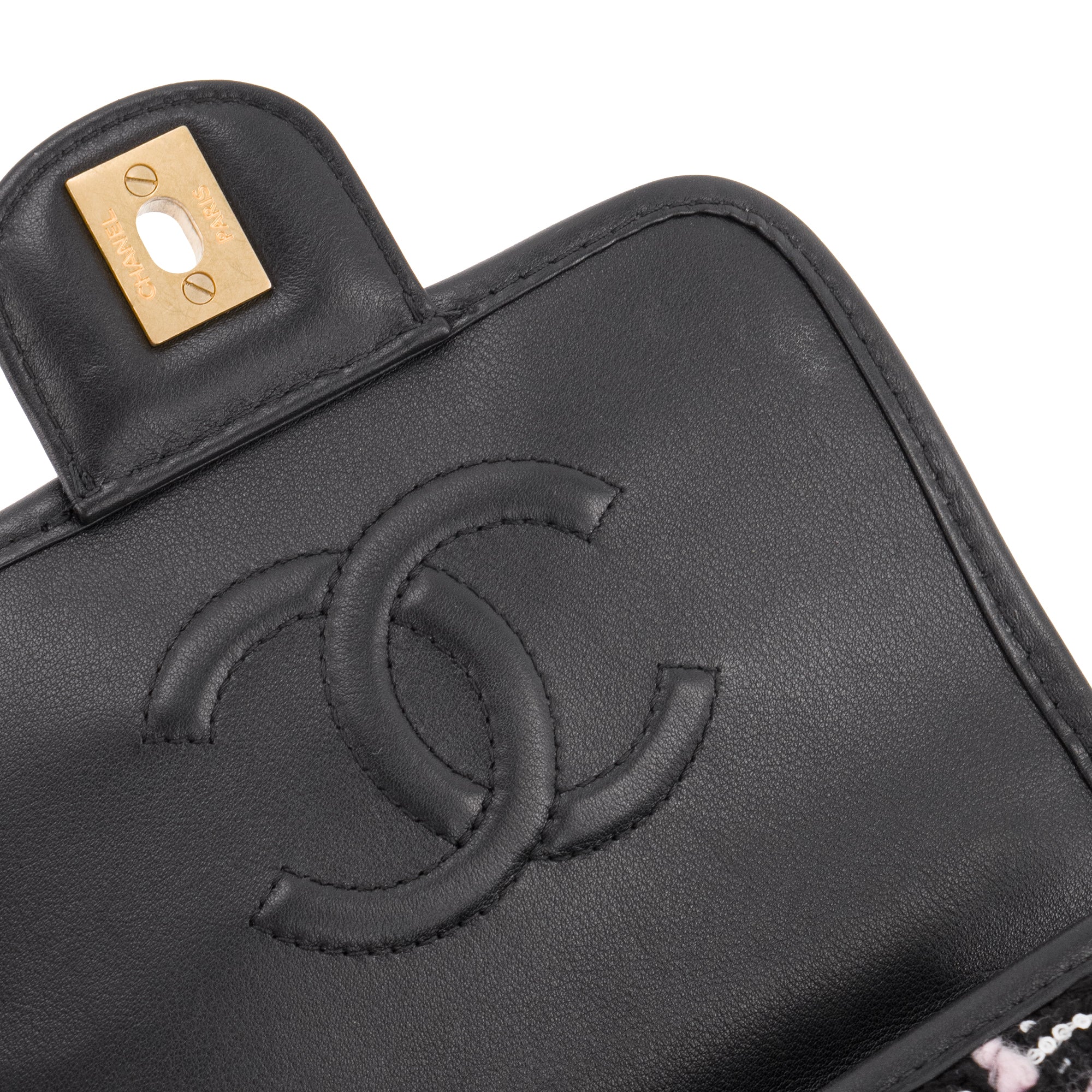 CHANEL - Sac à bandoulière Classique/Timeless Chanel en tweed et cuir noir