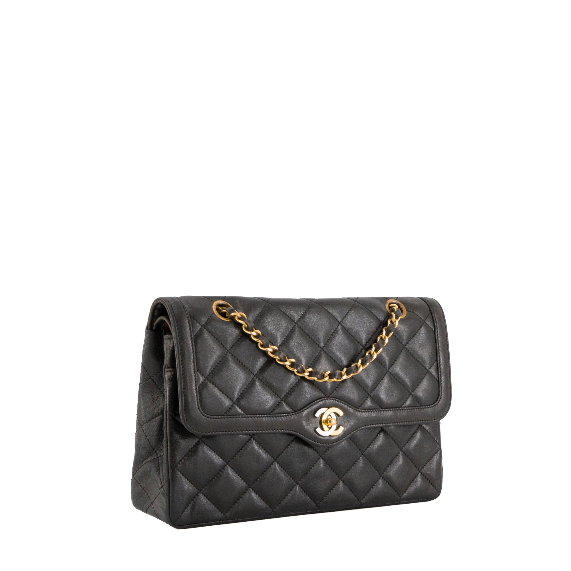CHANEL - Sac à bandoulière Classique/Timeless édition Paris Chanel en cuir lisse noir vintage