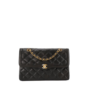 CHANEL - Sac à bandoulière Classique/Timeless édition Paris Chanel en cuir lisse noir vintage