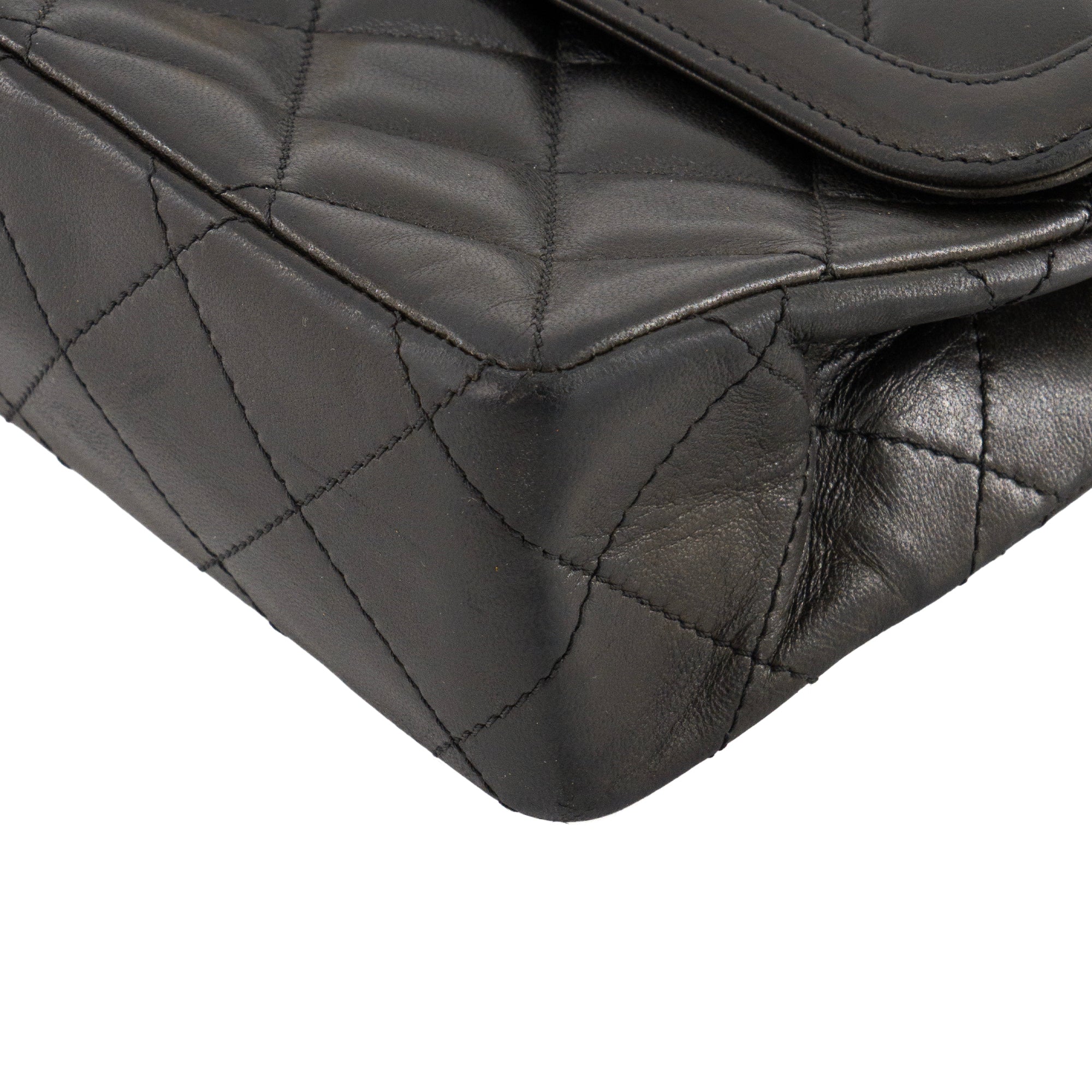CHANEL - Sac à bandoulière Classique/Timeless édition Paris Chanel en cuir lisse noir vintage