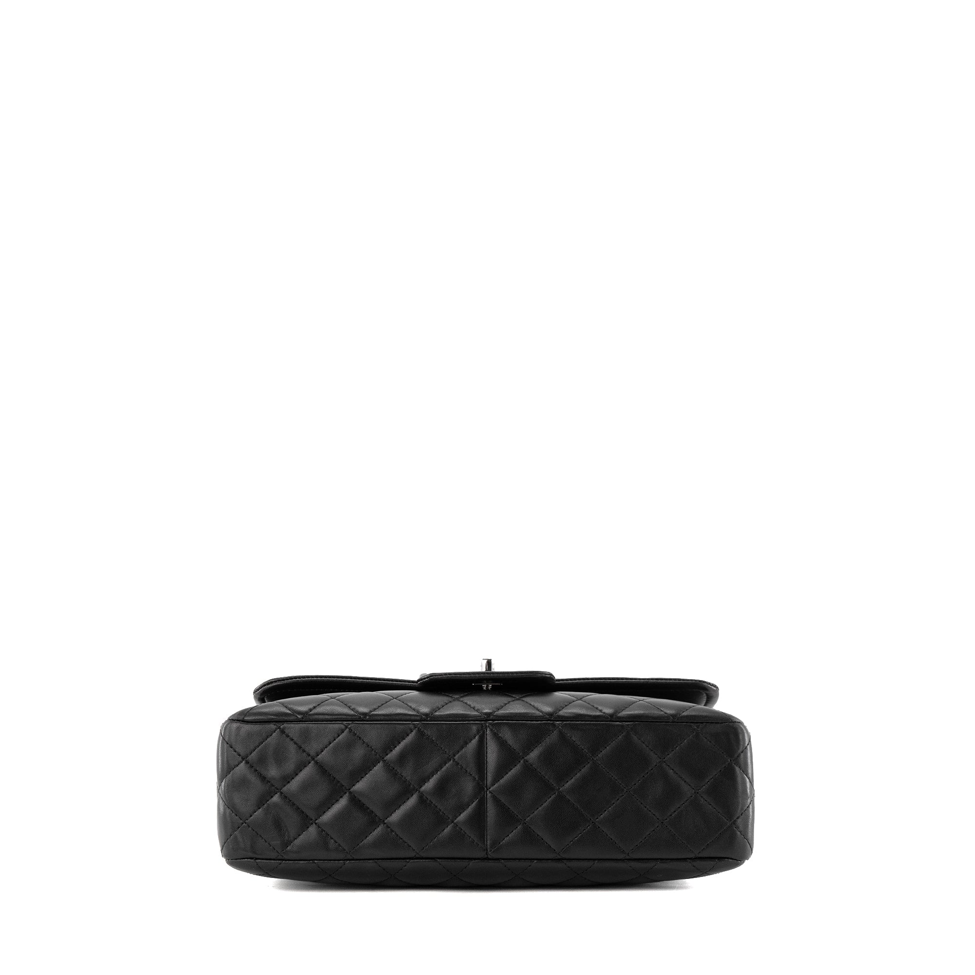 CHANEL - Sac à bandoulière Classique/Timeless Elementary Chic Flap Chanel en cuir lisse noir