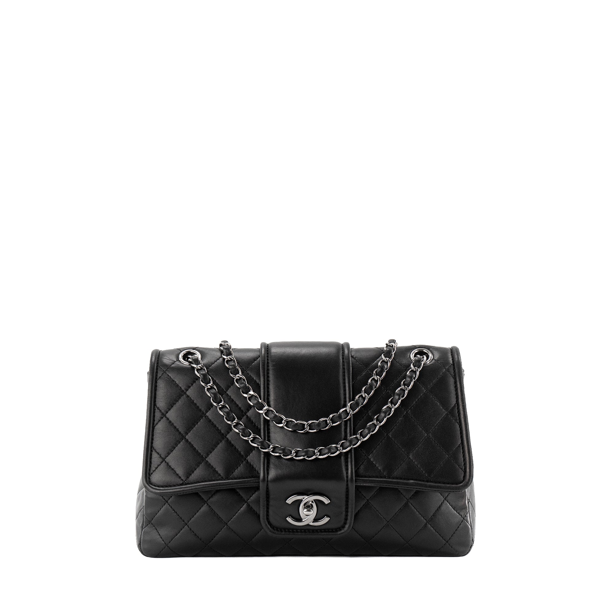 CHANEL - Sac à bandoulière Classique/Timeless Elementary Chic Flap Chanel en cuir lisse noir