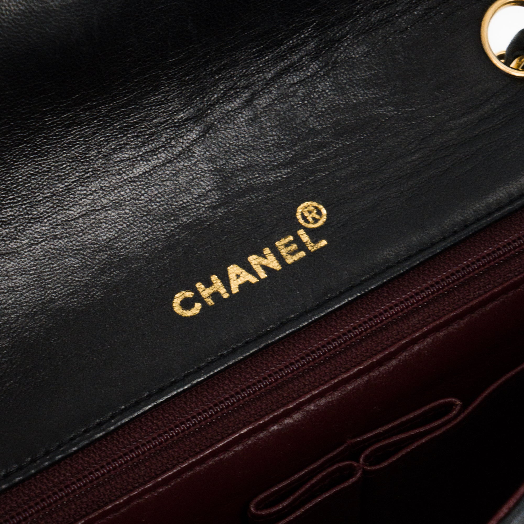 CHANEL - Sac à bandoulière Classique/Timeless full flap Chanel en cuir lisse noir vintage