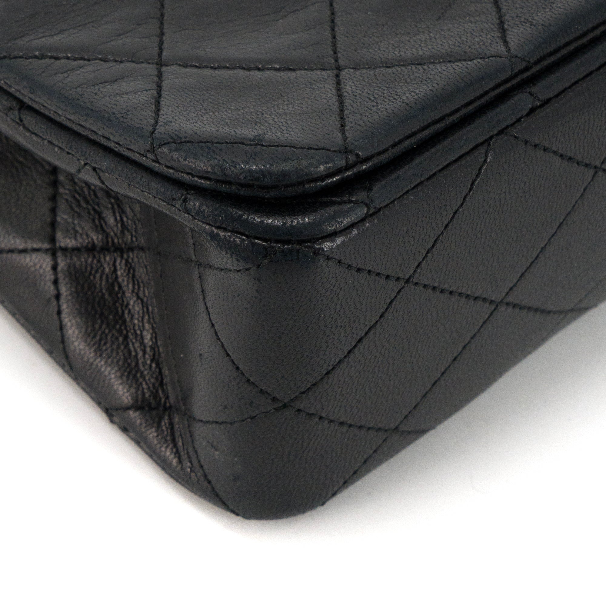 CHANEL - Sac à bandoulière Classique/Timeless full flap Chanel en cuir lisse noir vintage