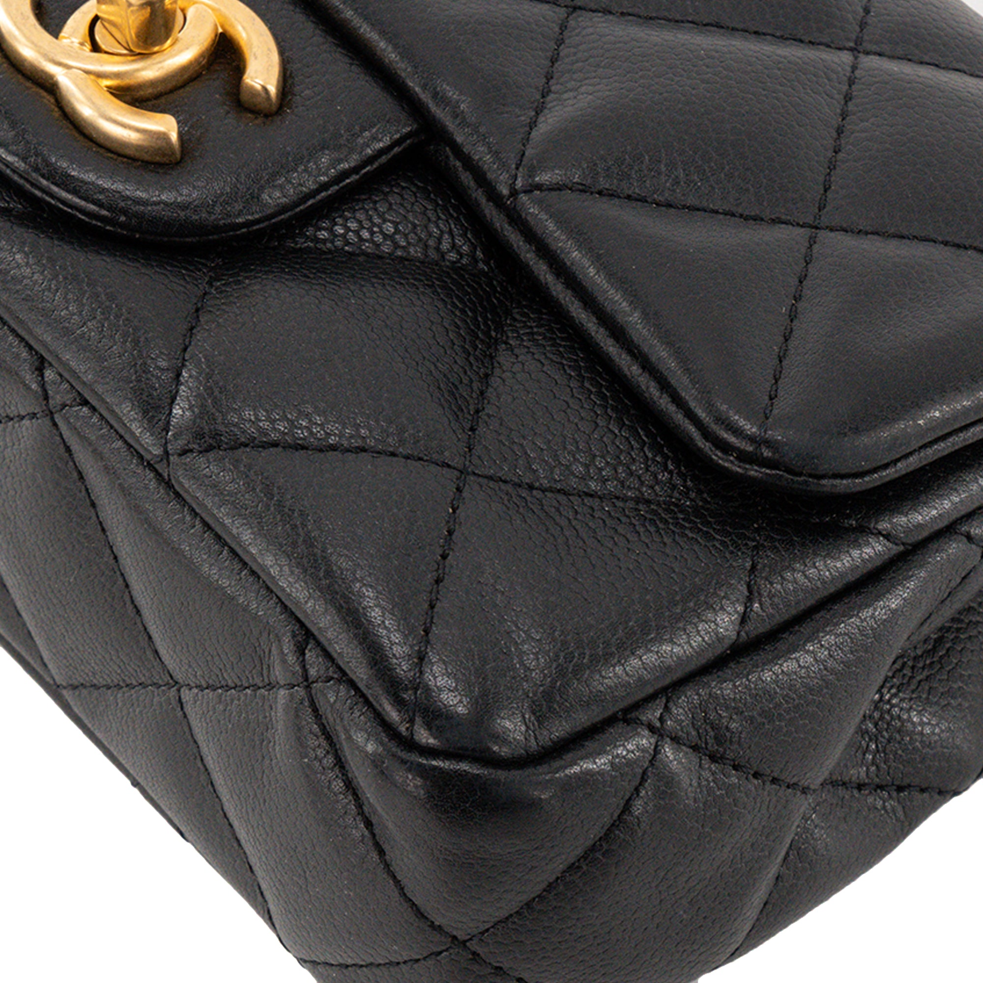 CHANEL - Sac à bandoulière Classique/Timeless Heart Crush Chanel en cuir grainé noir