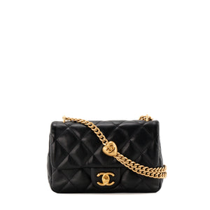 CHANEL - Sac à bandoulière Classique/Timeless Heart Crush Chanel en cuir grainé noir