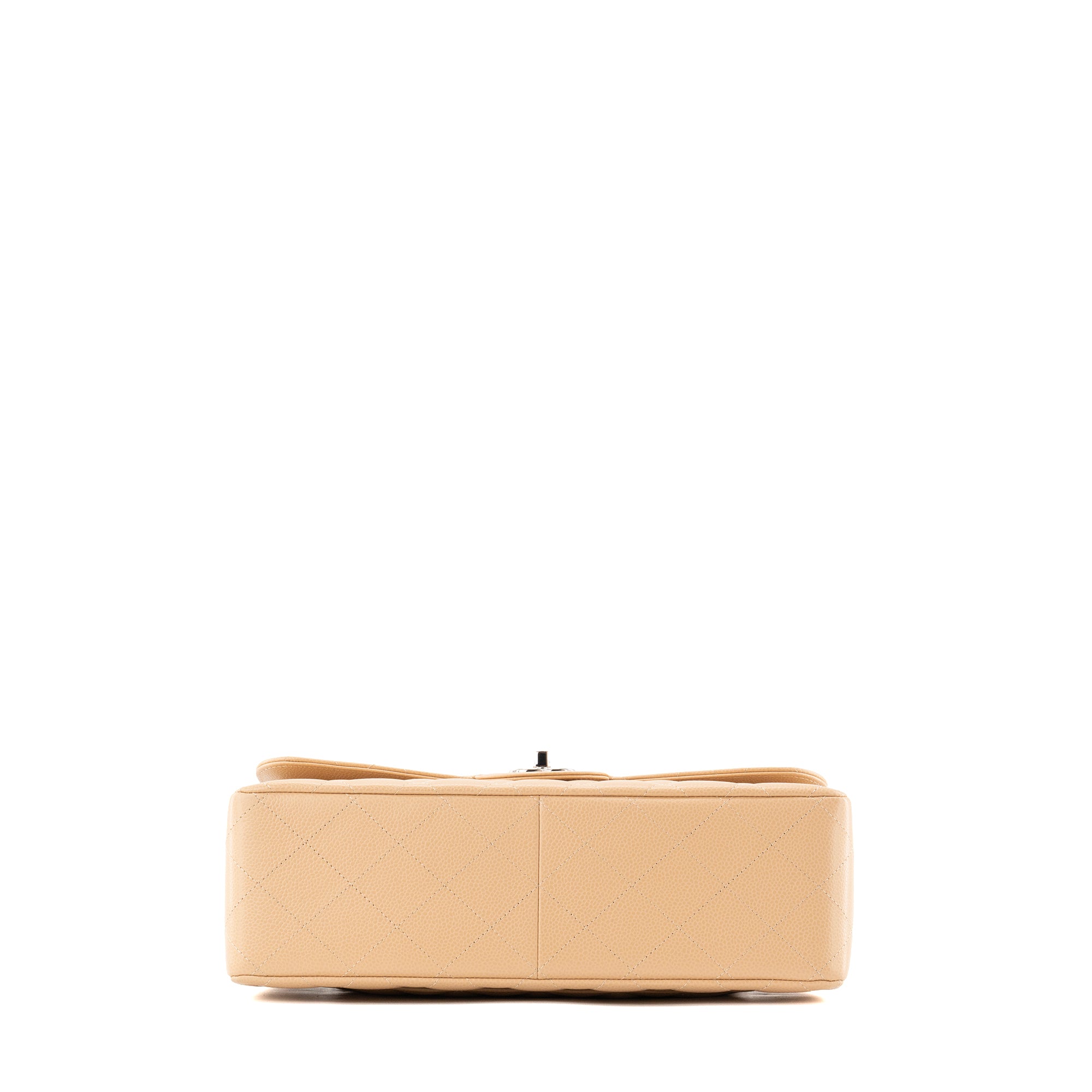 CHANEL - Sac à bandoulière Classique/Timeless Jumbo Chanel en cuir caviar beige