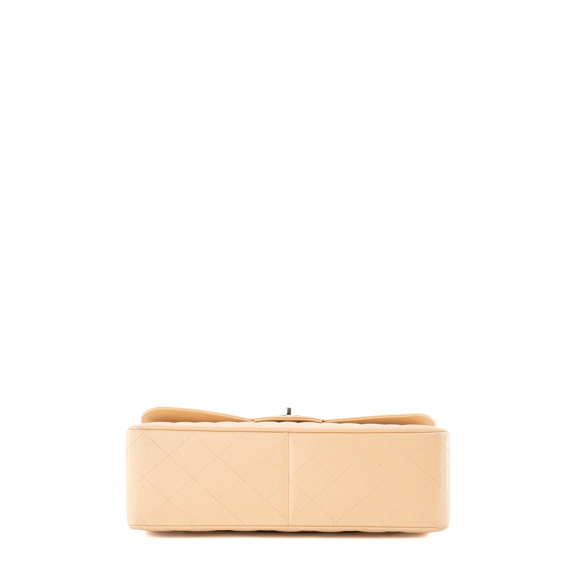 CHANEL - Sac à bandoulière Classique/Timeless Jumbo Chanel en cuir caviar beige