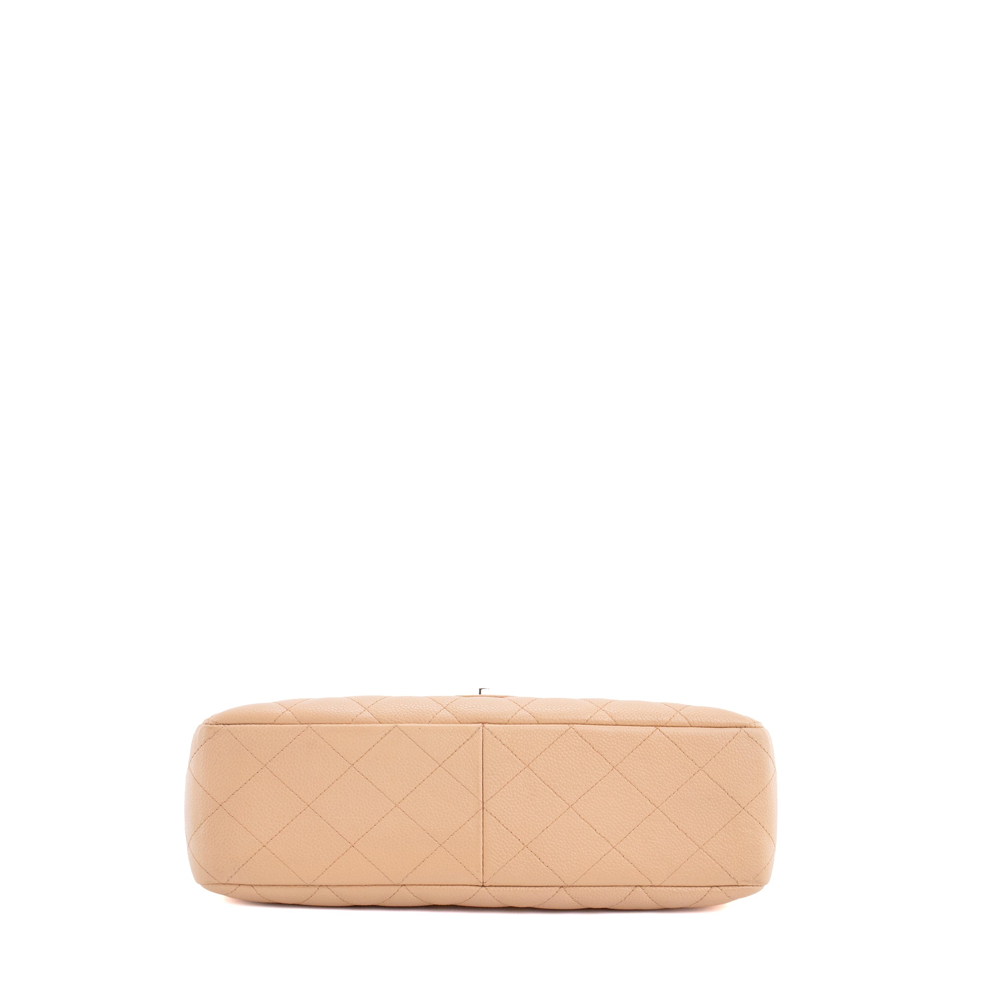CHANEL - Sac à bandoulière Classique/Timeless Jumbo Chanel en cuir caviar beige