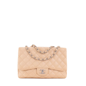 CHANEL - Sac à bandoulière Classique/Timeless Jumbo Chanel en cuir caviar beige