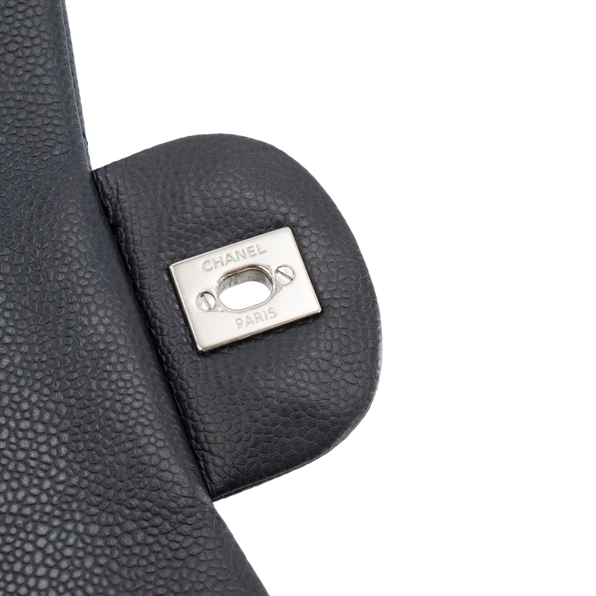 CHANEL - Sac à bandoulière Classique/Timeless Jumbo Chanel en cuir caviar bleu marine