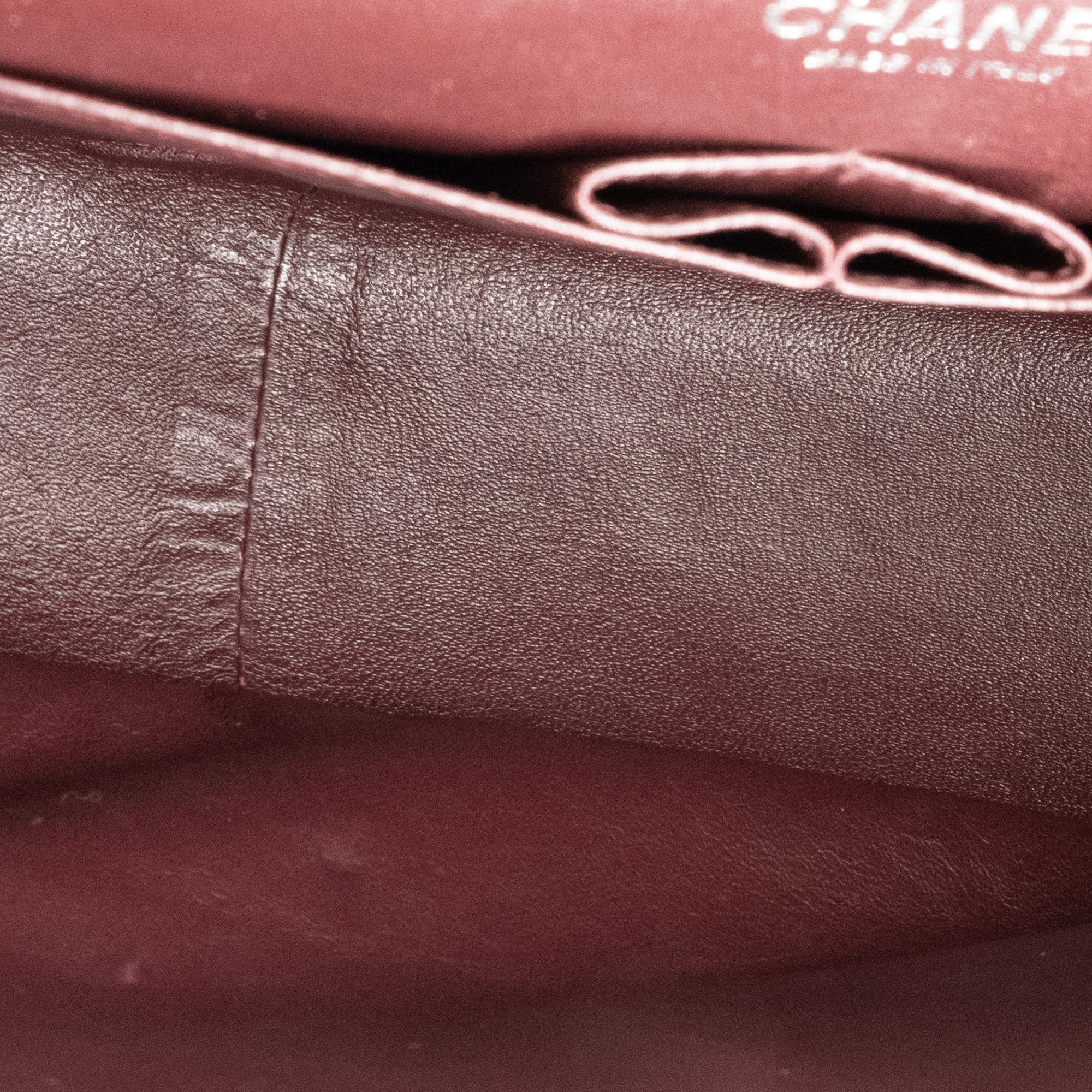 CHANEL - Sac à bandoulière Classique/Timeless Jumbo Chanel en cuir caviar noir