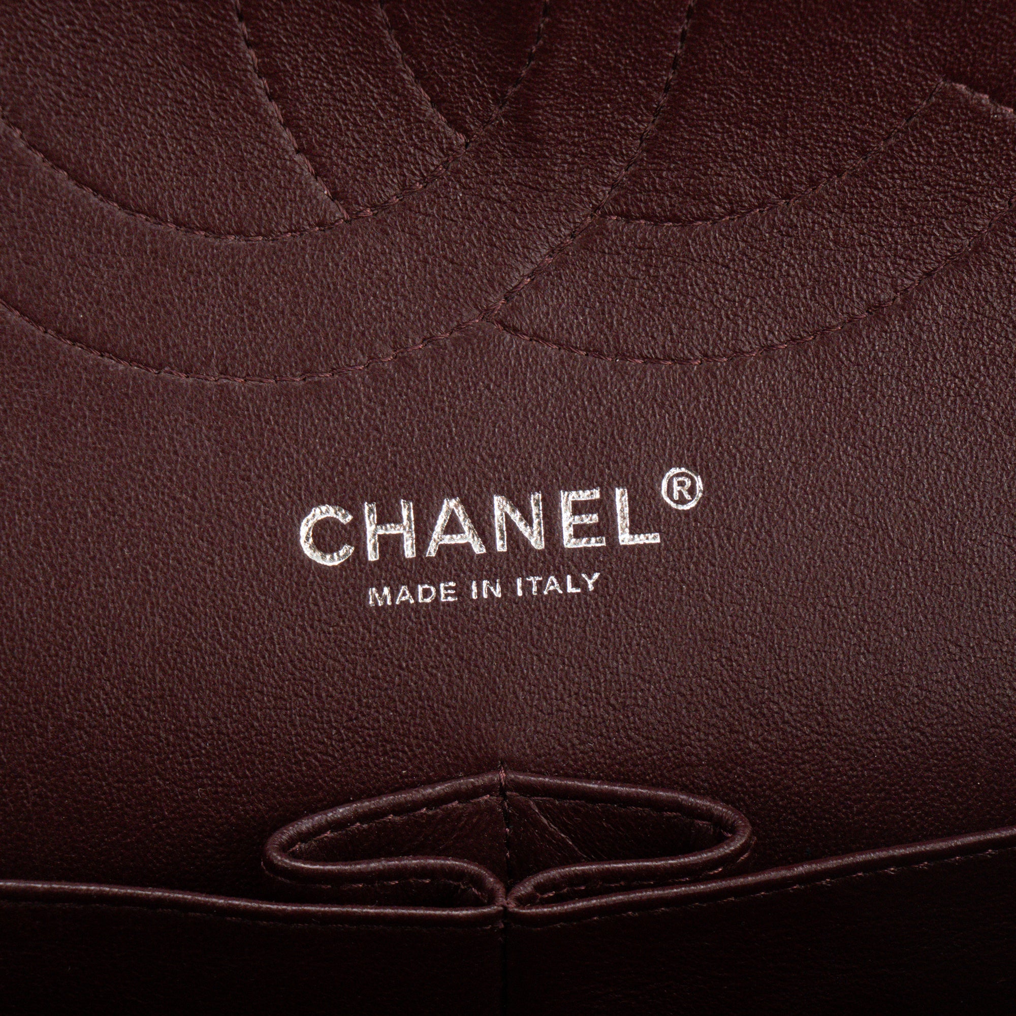 CHANEL - Sac à bandoulière Classique/Timeless Jumbo Chanel en cuir caviar noir