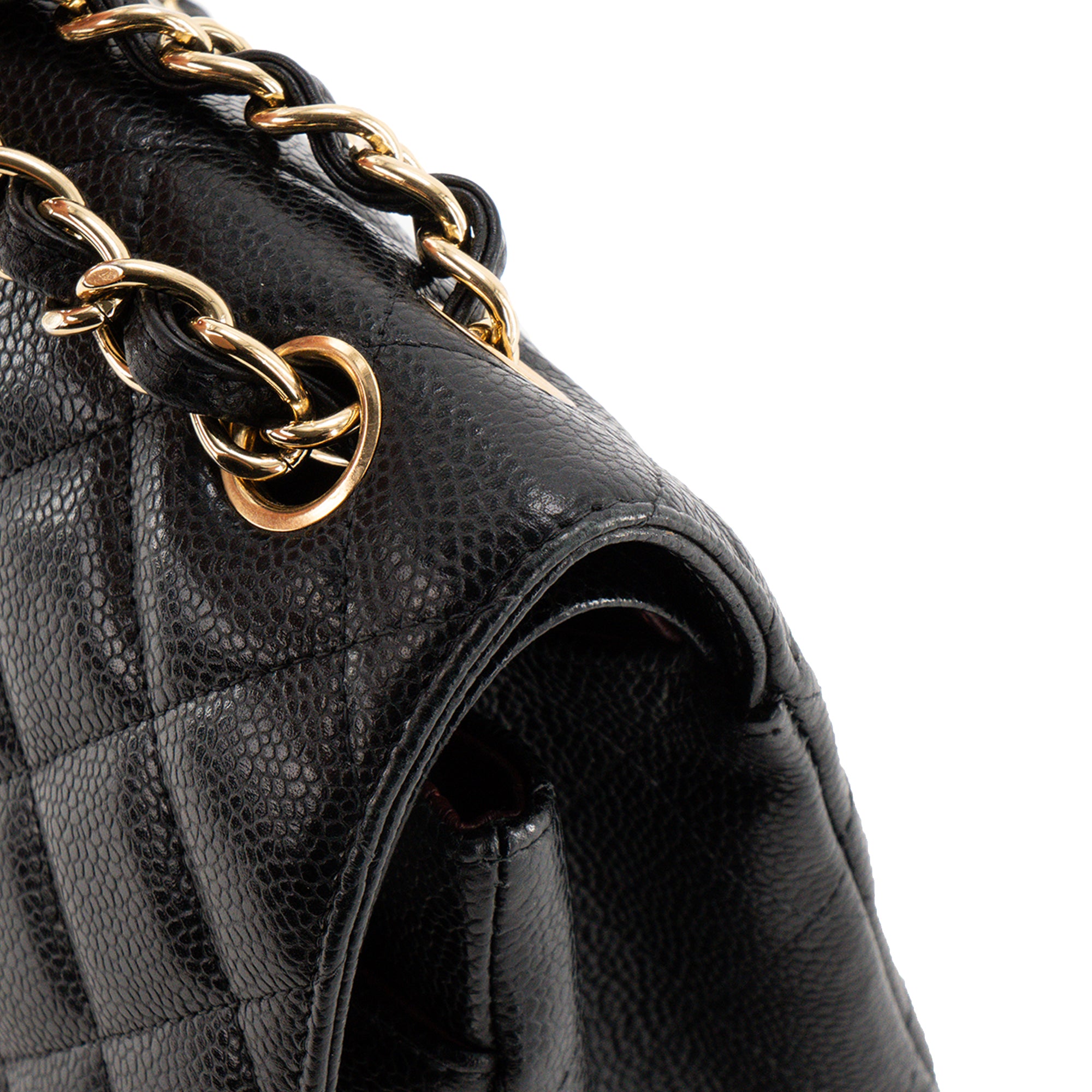 CHANEL - Sac à bandoulière Classique/Timeless Jumbo Chanel en cuir caviar noir