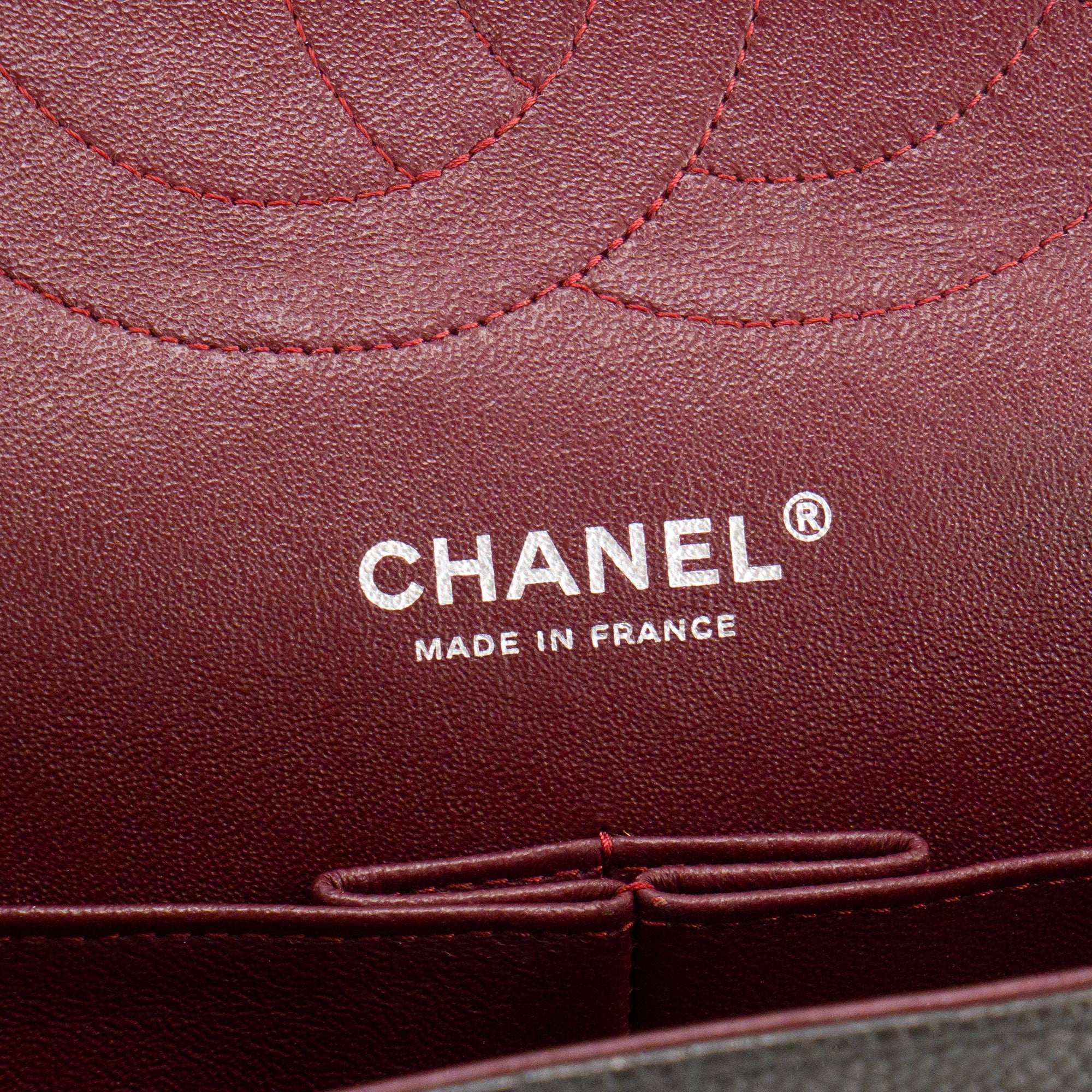 CHANEL - Sac à bandoulière Classique/Timeless Jumbo Chanel en cuir caviar noir