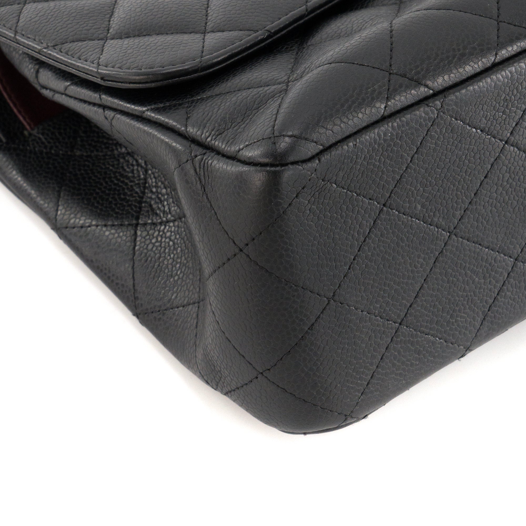 CHANEL - Sac à bandoulière Classique/Timeless Jumbo Chanel en cuir caviar noir