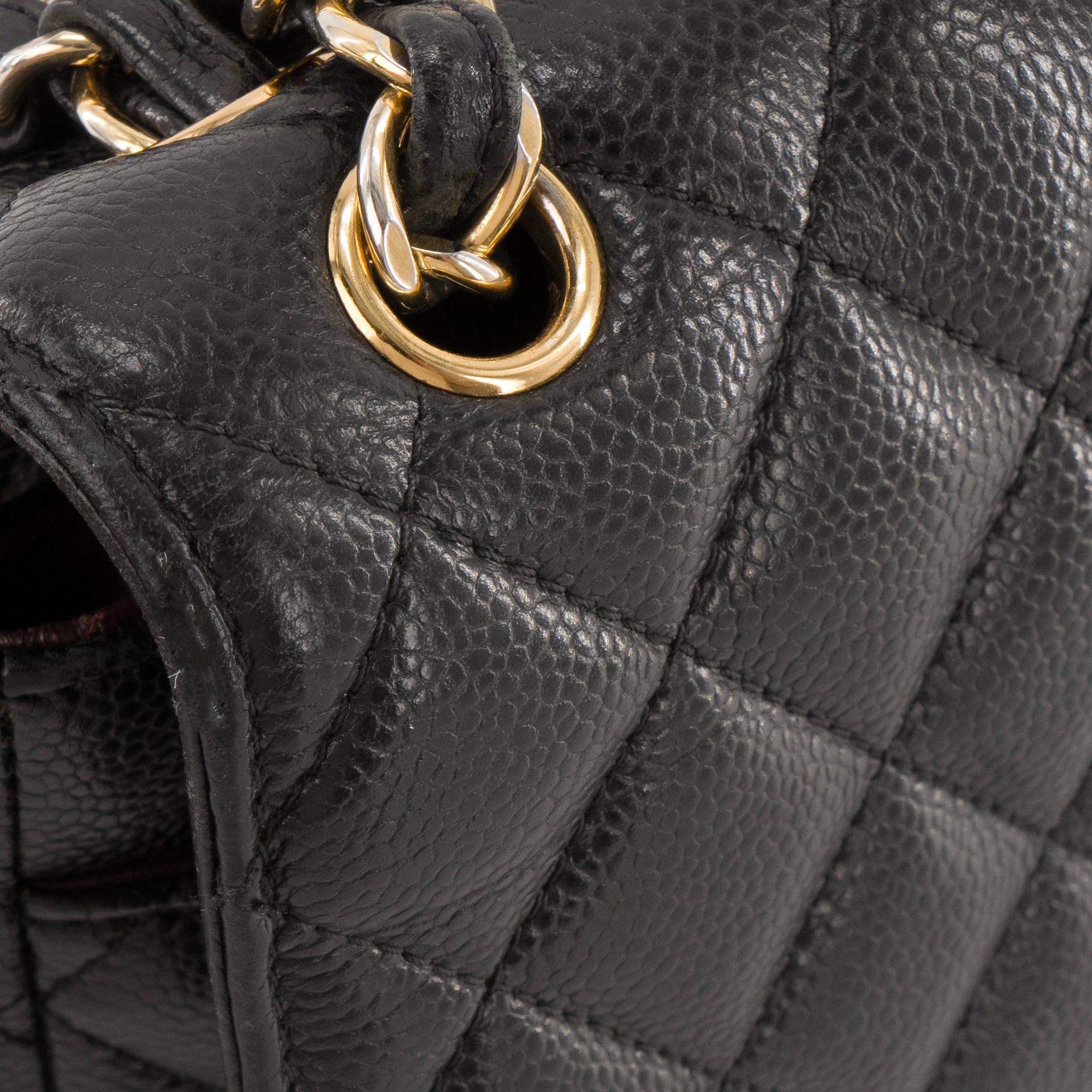 CHANEL - Sac à bandoulière Classique/Timeless Jumbo Chanel en cuir caviar noir