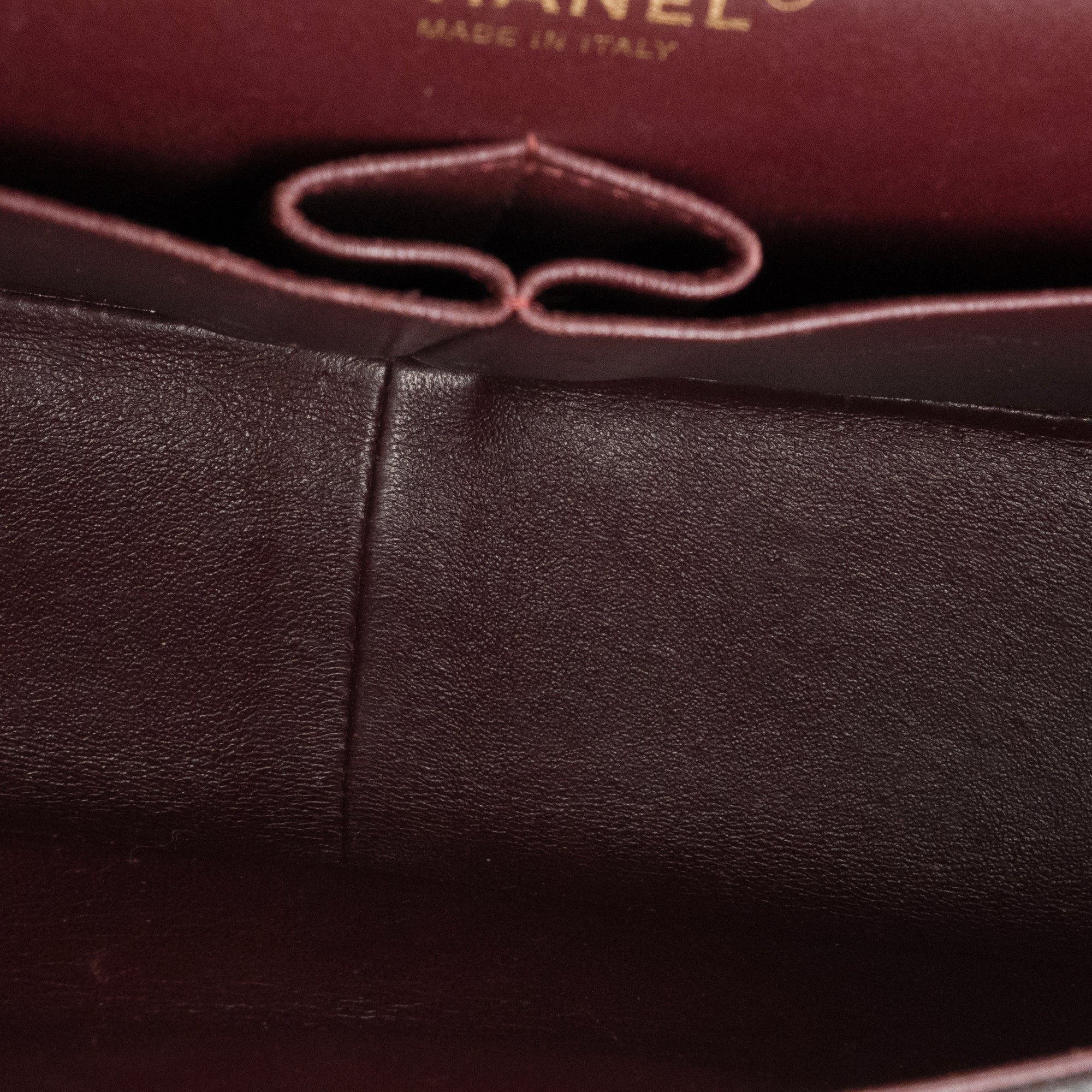 CHANEL - Sac à bandoulière Classique/Timeless Jumbo Chanel en cuir caviar noir