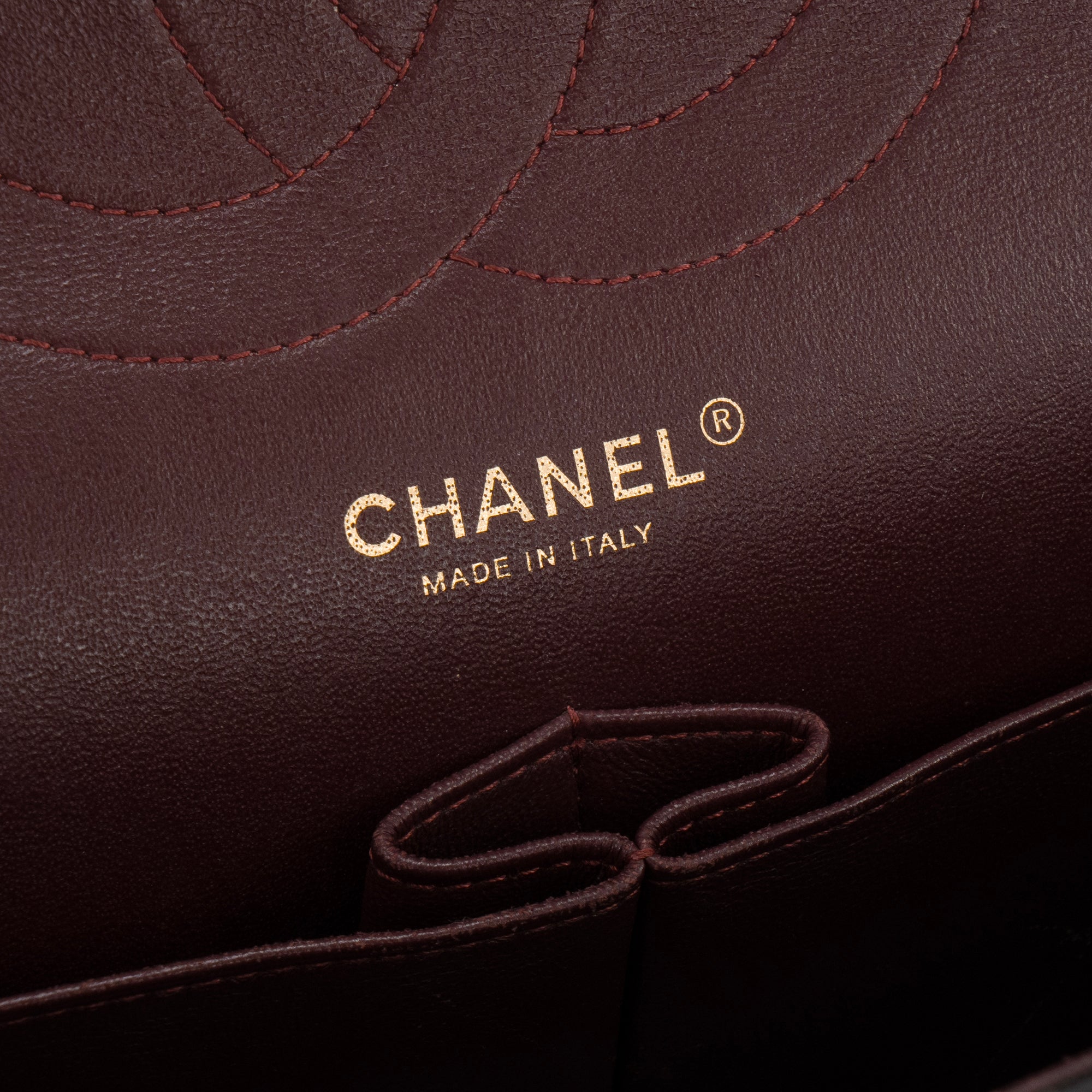 CHANEL - Sac à bandoulière Classique/Timeless Jumbo Chanel en cuir caviar noir