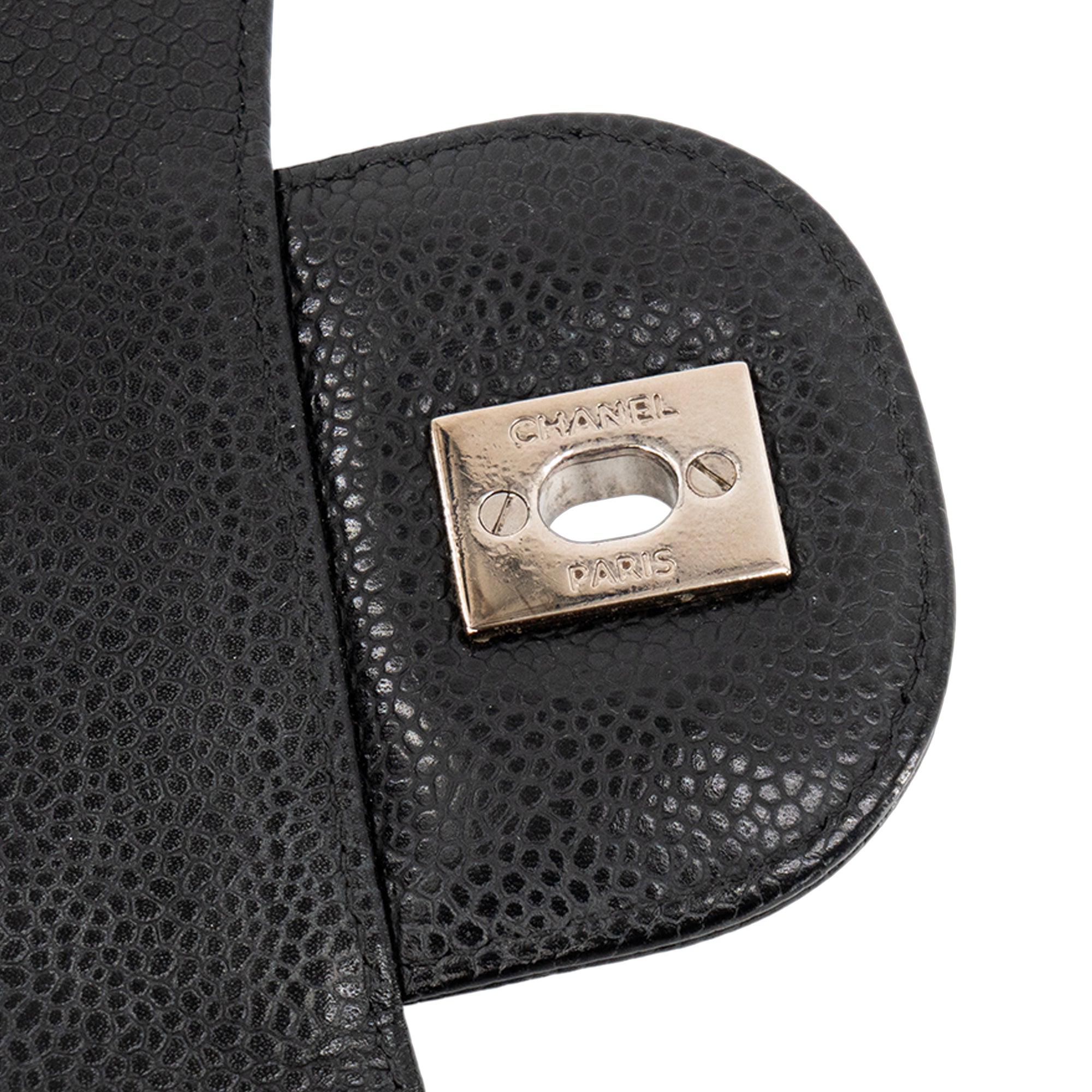 CHANEL - Sac à bandoulière Classique/Timeless Jumbo Chanel en cuir caviar noir