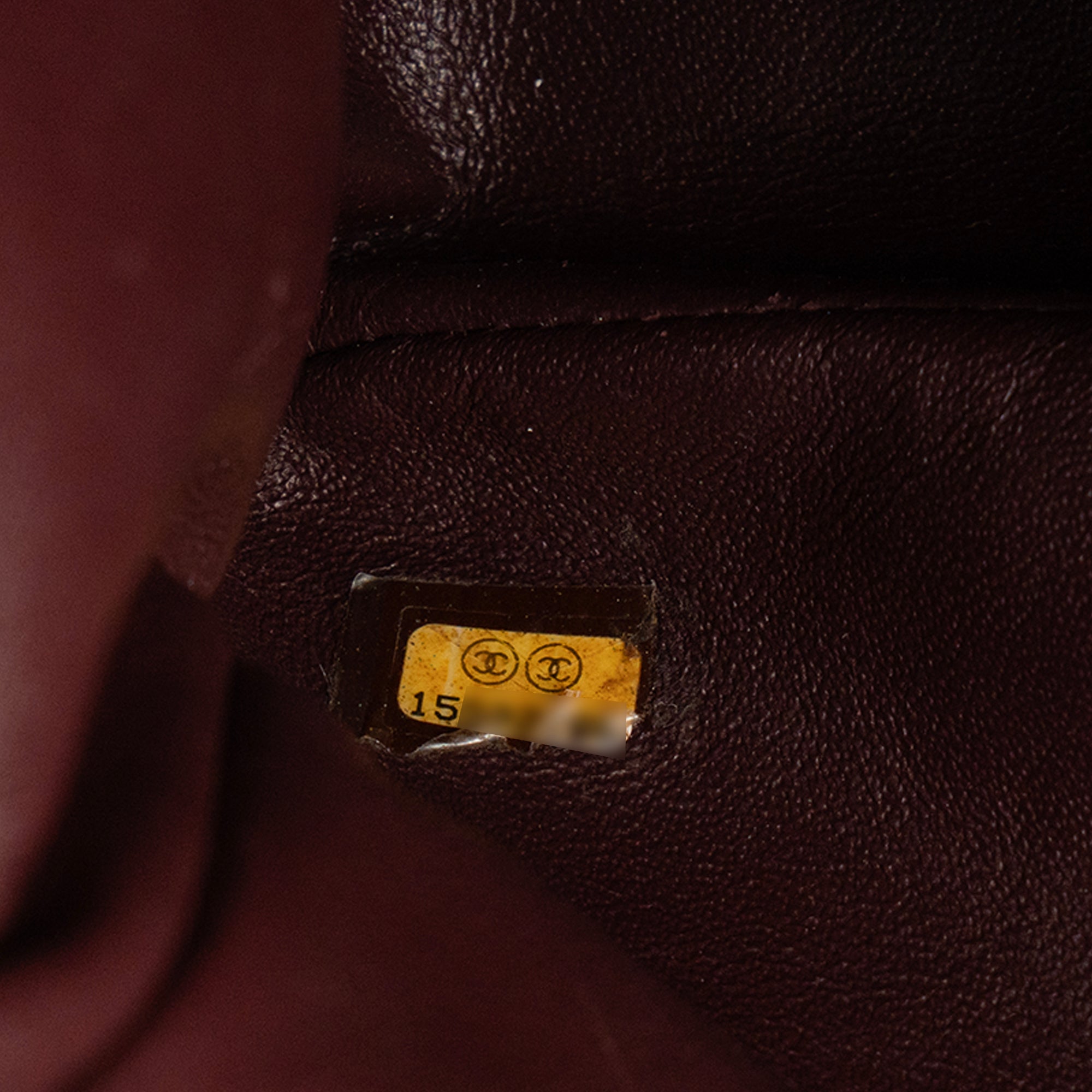 CHANEL - Sac à bandoulière Classique/Timeless Jumbo Chanel en cuir caviar noir