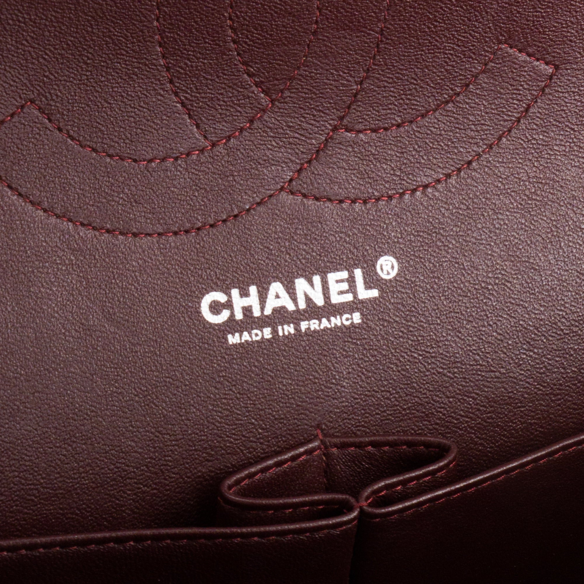 CHANEL - Sac à bandoulière Classique/Timeless Jumbo Chanel en cuir caviar noir