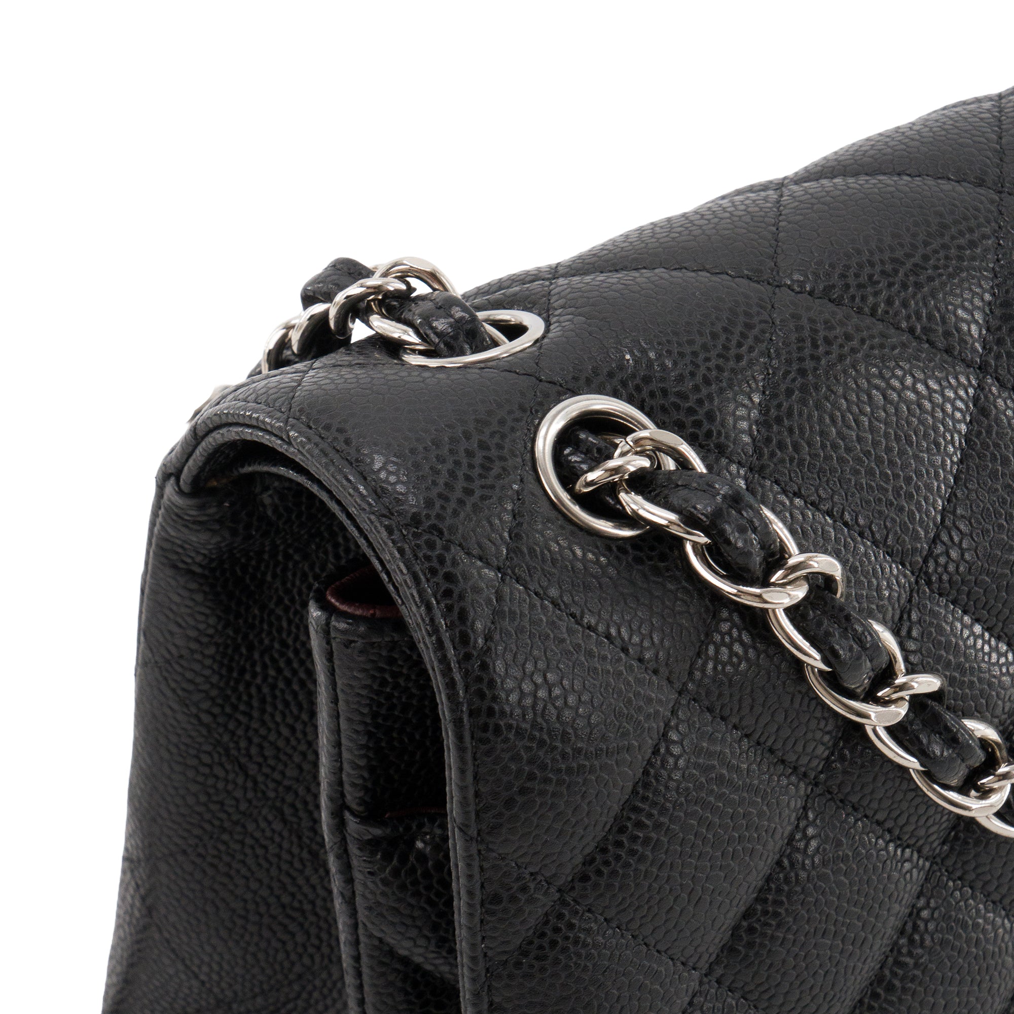CHANEL - Sac à bandoulière Classique/Timeless Jumbo Chanel en cuir caviar noir