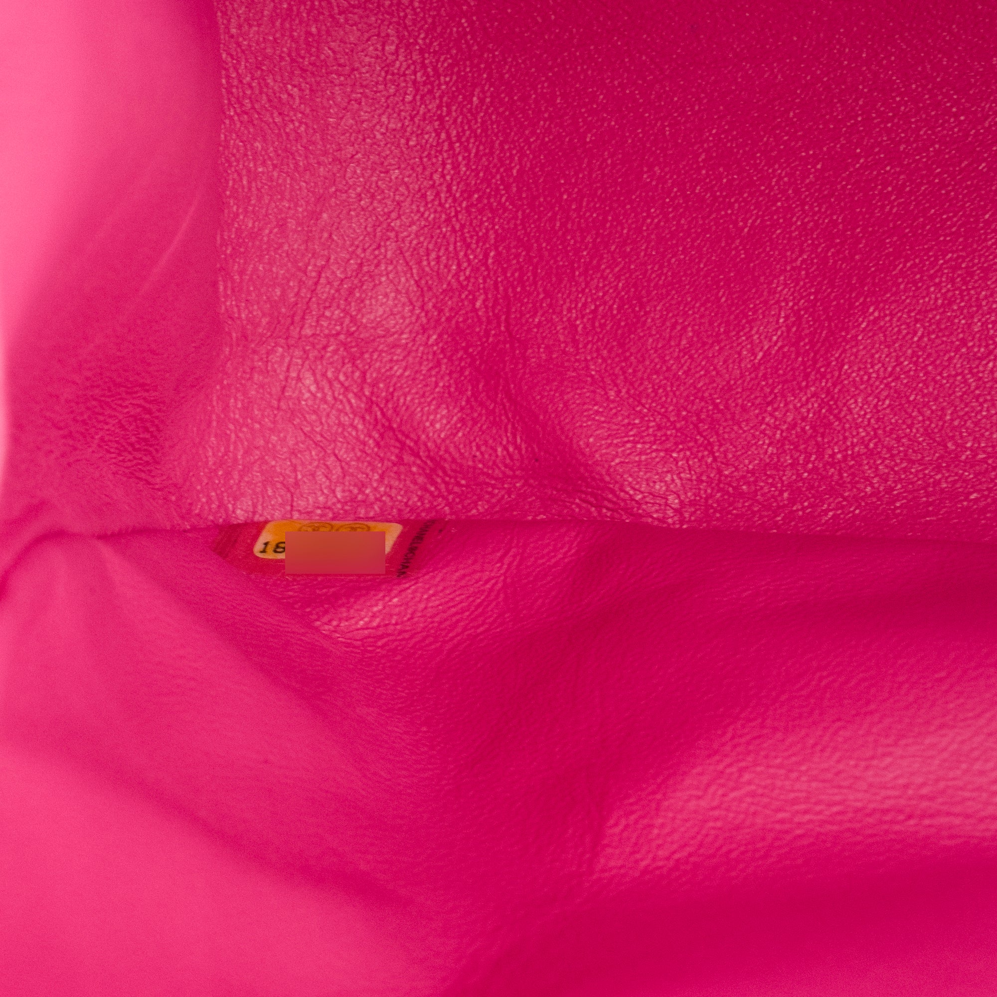 CHANEL - Sac à bandoulière Classique/Timeless Jumbo Chanel en cuir caviar rose