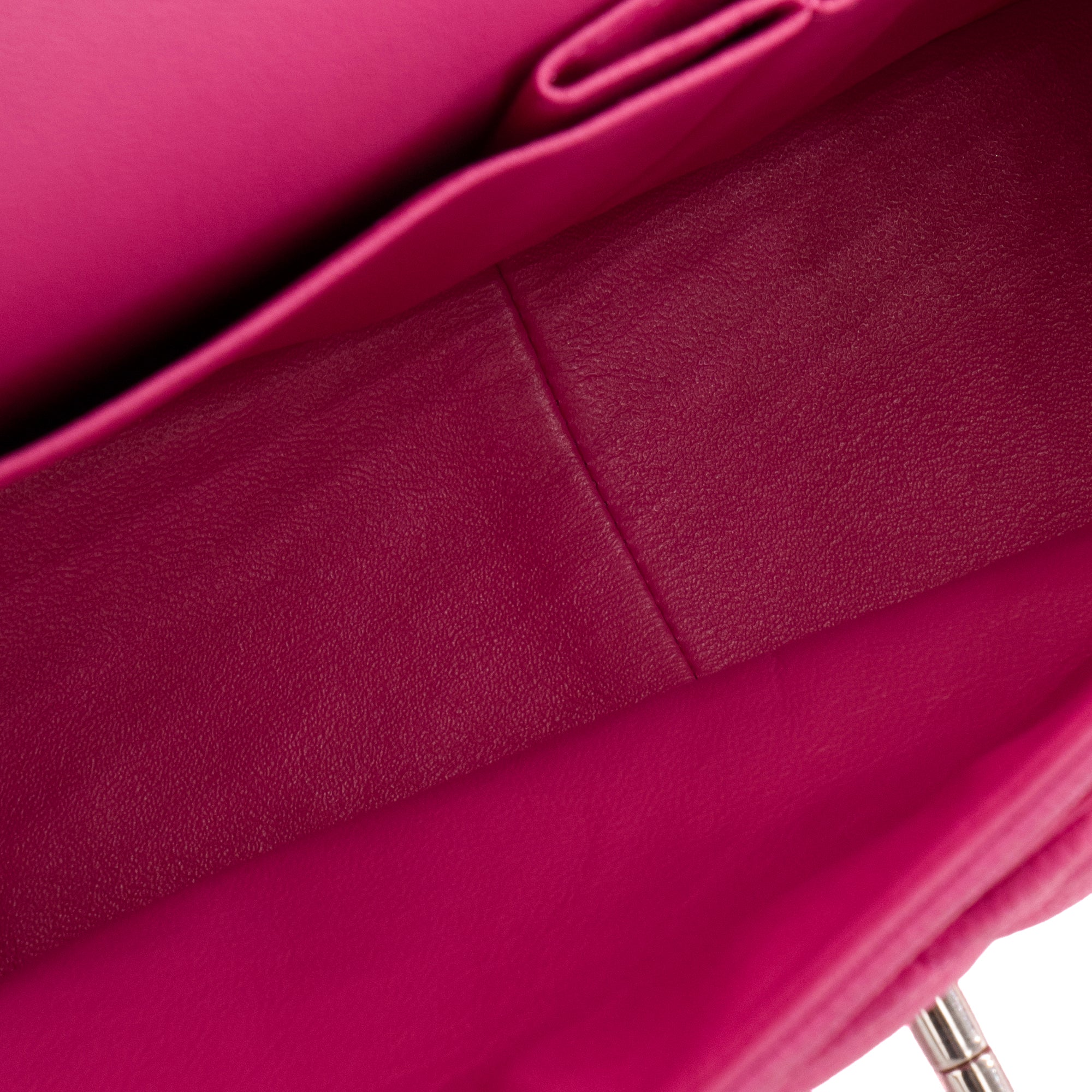 CHANEL - Sac à bandoulière Classique/Timeless Jumbo Chanel en cuir caviar rose