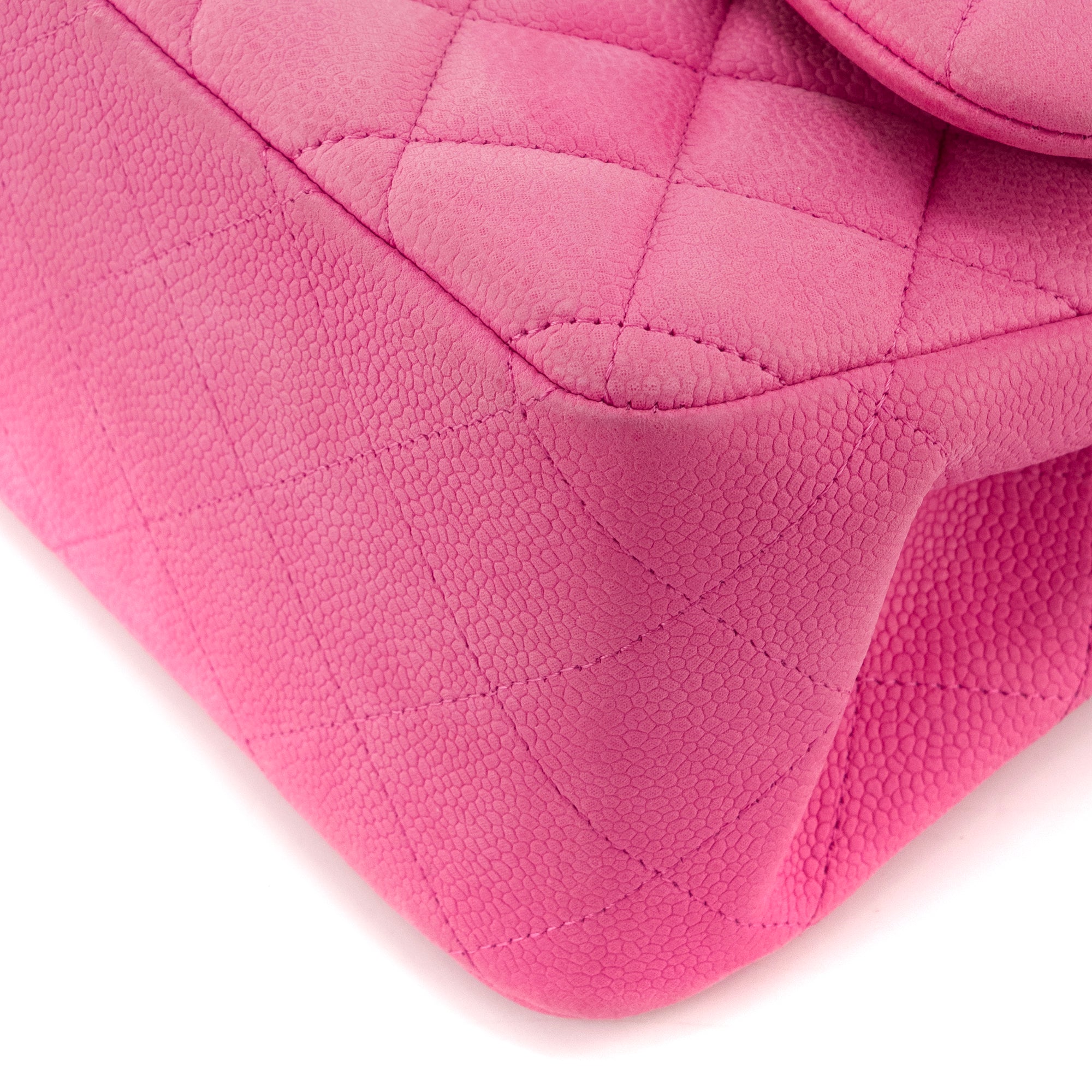 CHANEL - Sac à bandoulière Classique/Timeless Jumbo Chanel en cuir caviar rose