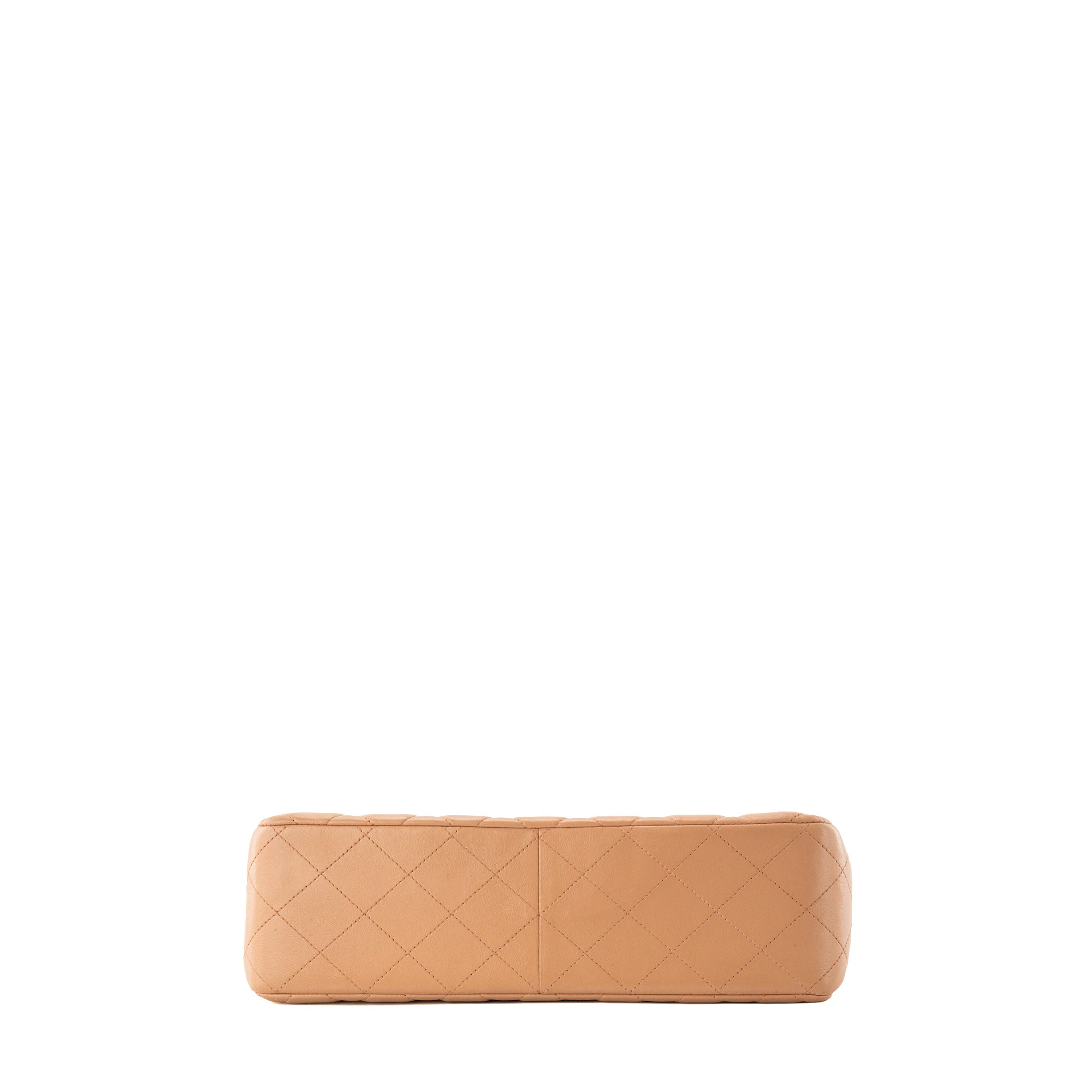 CHANEL - Sac à bandoulière Classique/Timeless Jumbo Chanel en cuir lisse beige