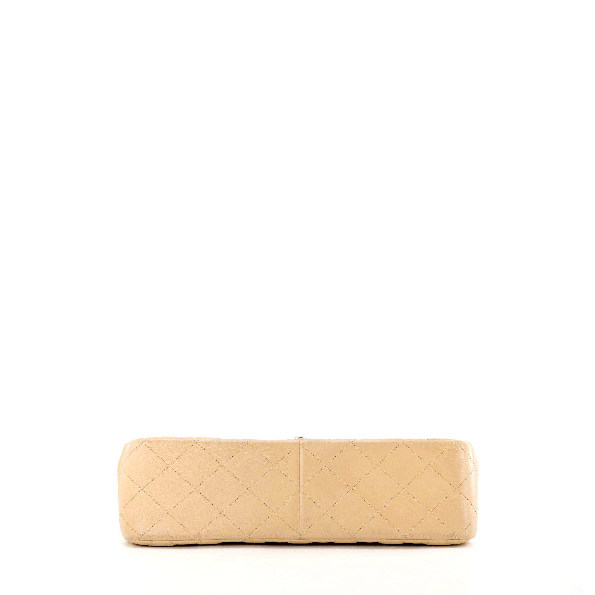CHANEL - Sac à bandoulière Classique/Timeless Jumbo Chanel en cuir lisse beige