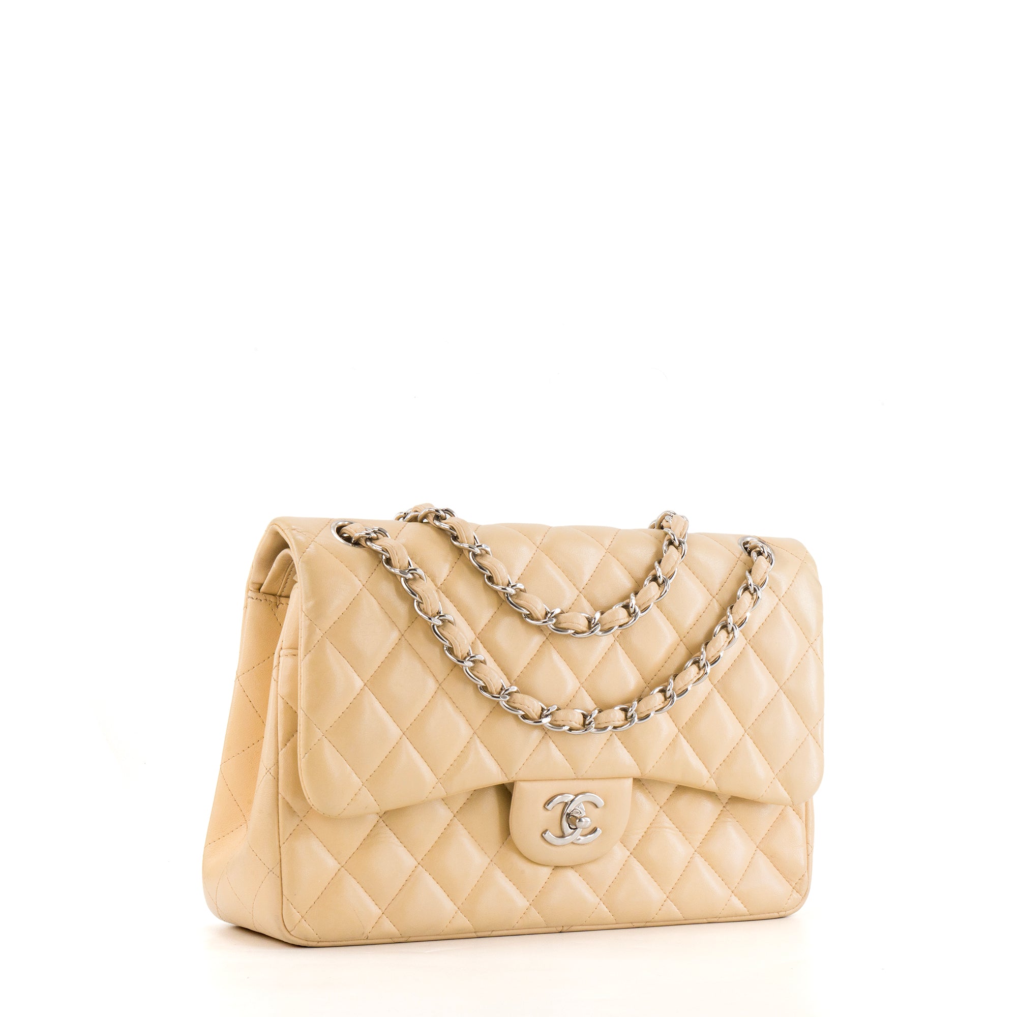 CHANEL - Sac à bandoulière Classique/Timeless Jumbo Chanel en cuir lisse beige