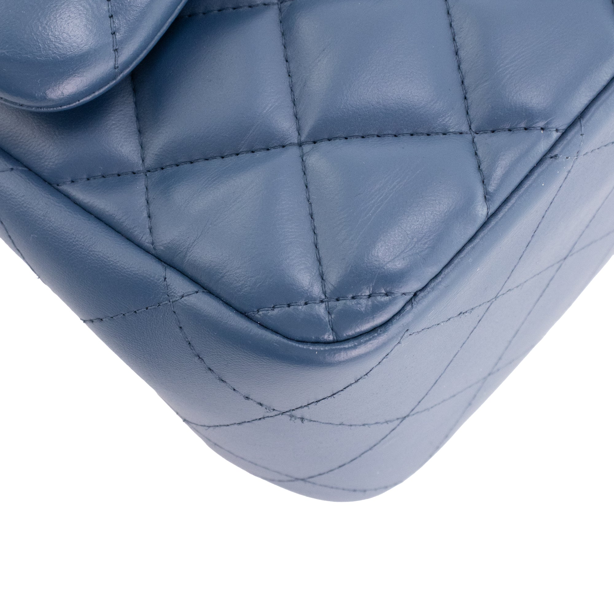 CHANEL - Sac à bandoulière Classique/Timeless Jumbo Chanel en cuir lisse bleu